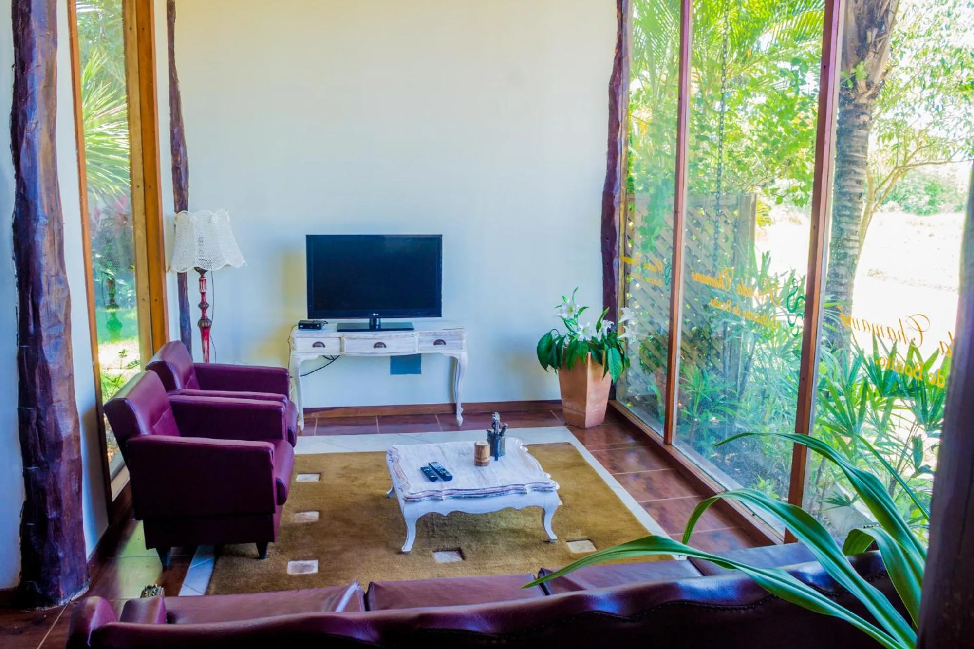 Communal lounge/ TV room in Pousada Chamamé