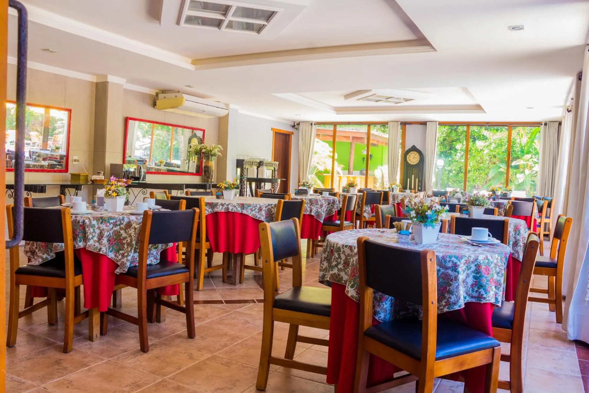 Buffet breakfast in Pousada Chamamé