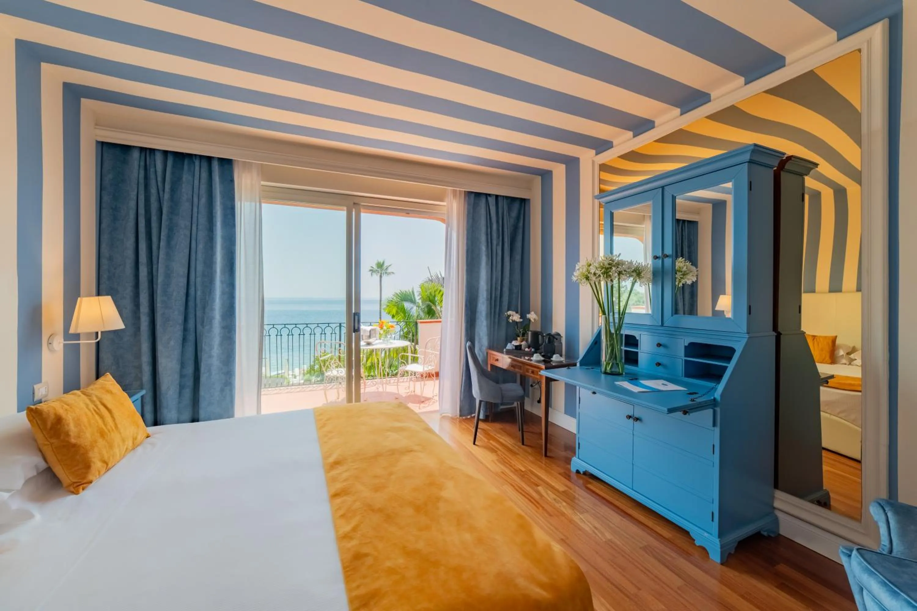 View (from property/room), Bed in Hotel Caparena