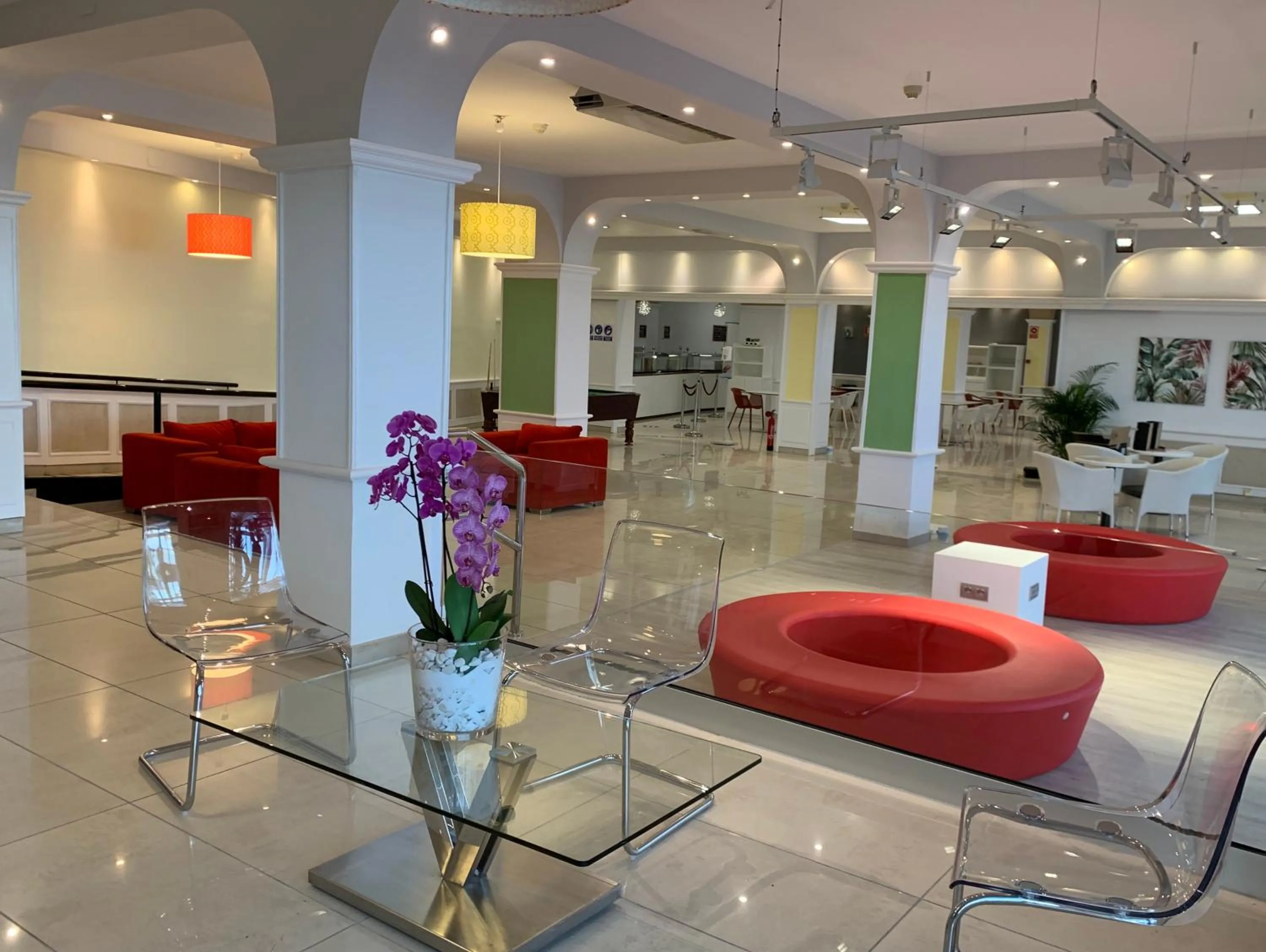 Lounge or bar in Aparthotel Los Dragos del Sur