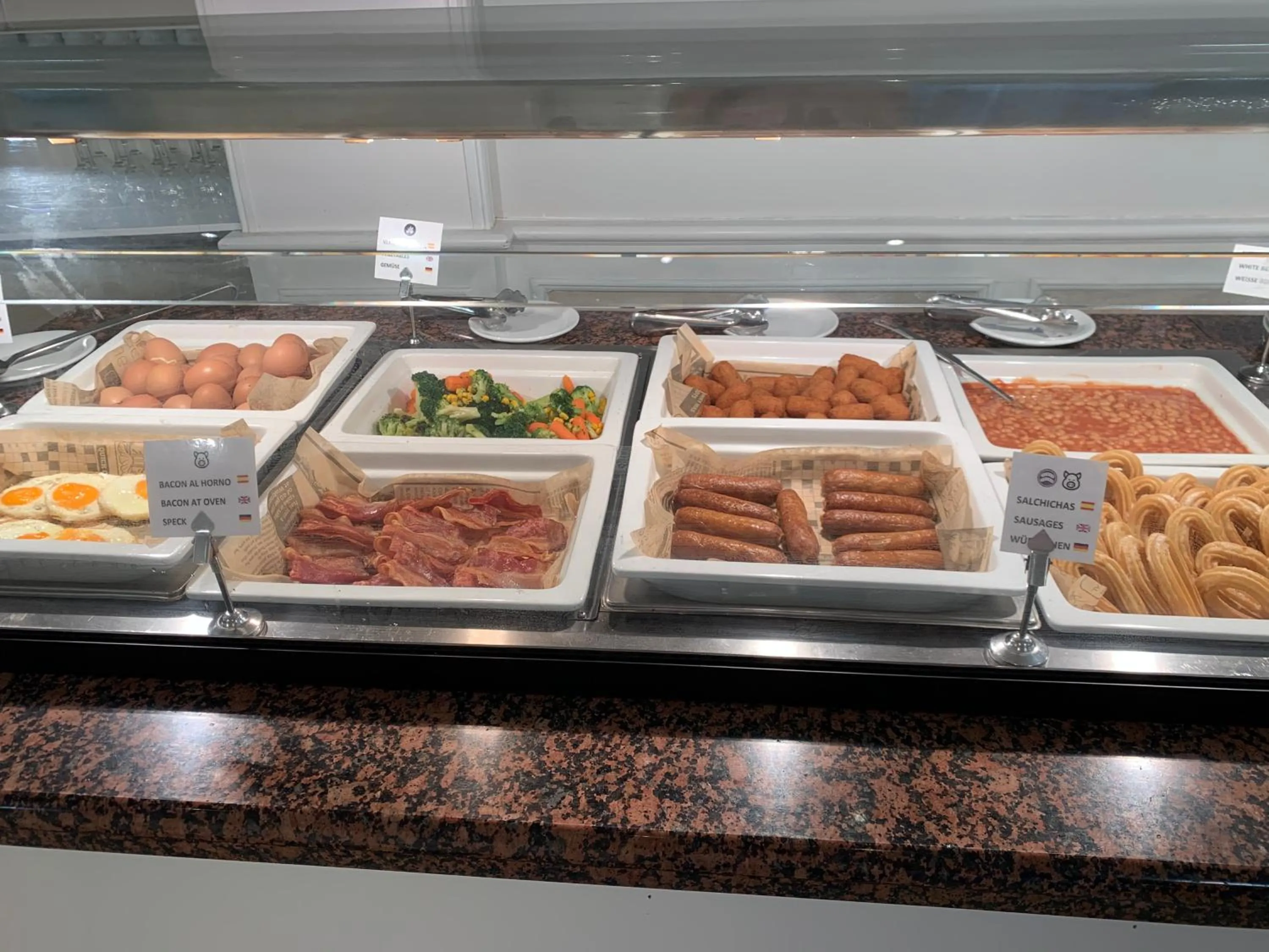 Food in Aparthotel Los Dragos del Sur