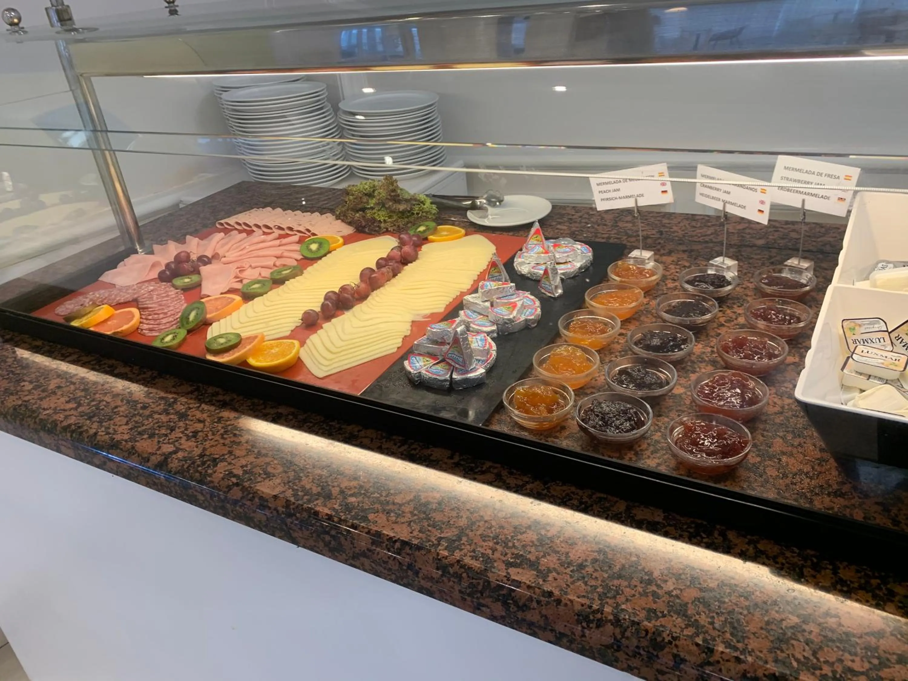 Food and drinks in Aparthotel Los Dragos del Sur