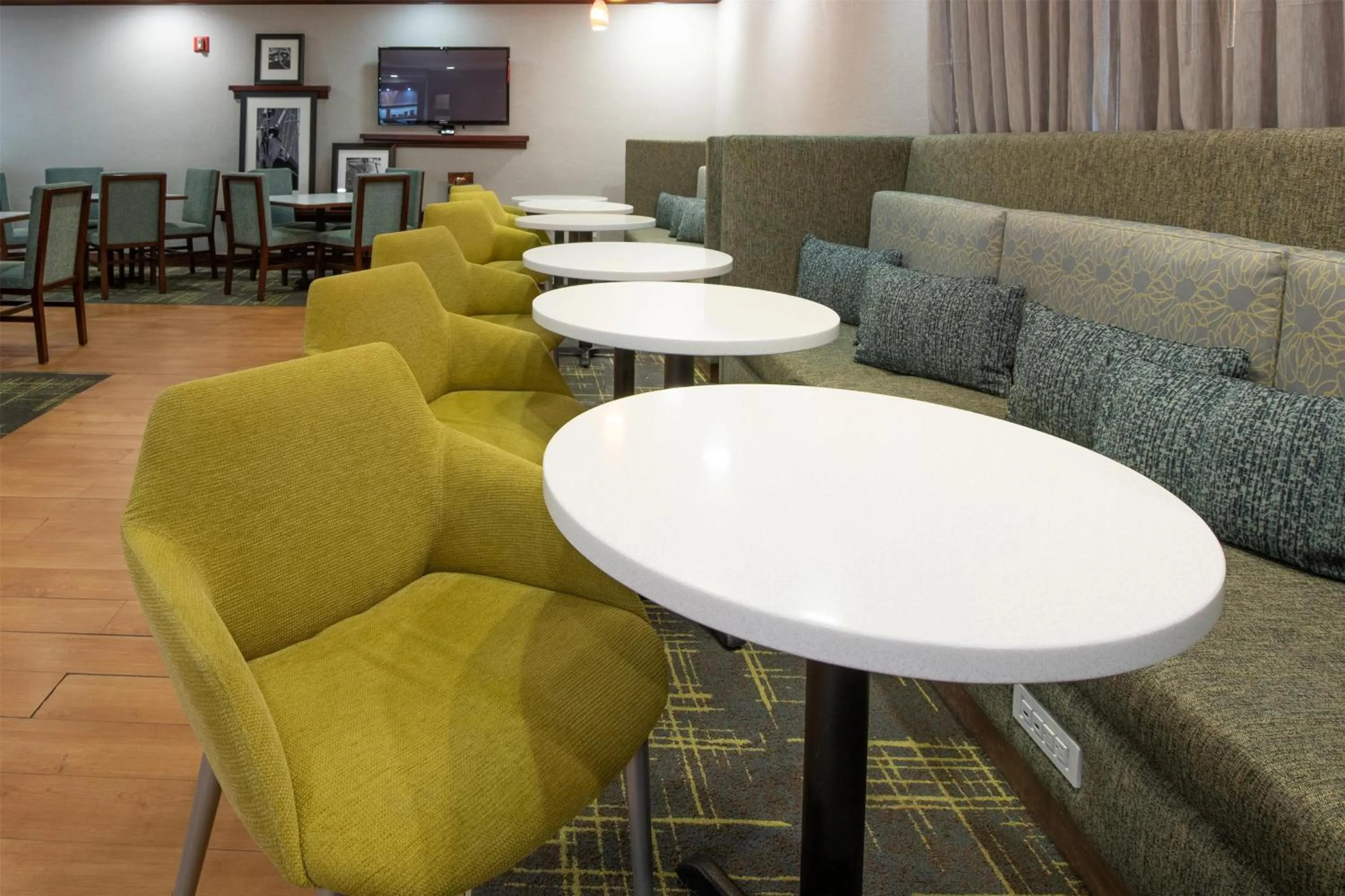 Breakfast in Hampton Inn Newport News-Yorktown