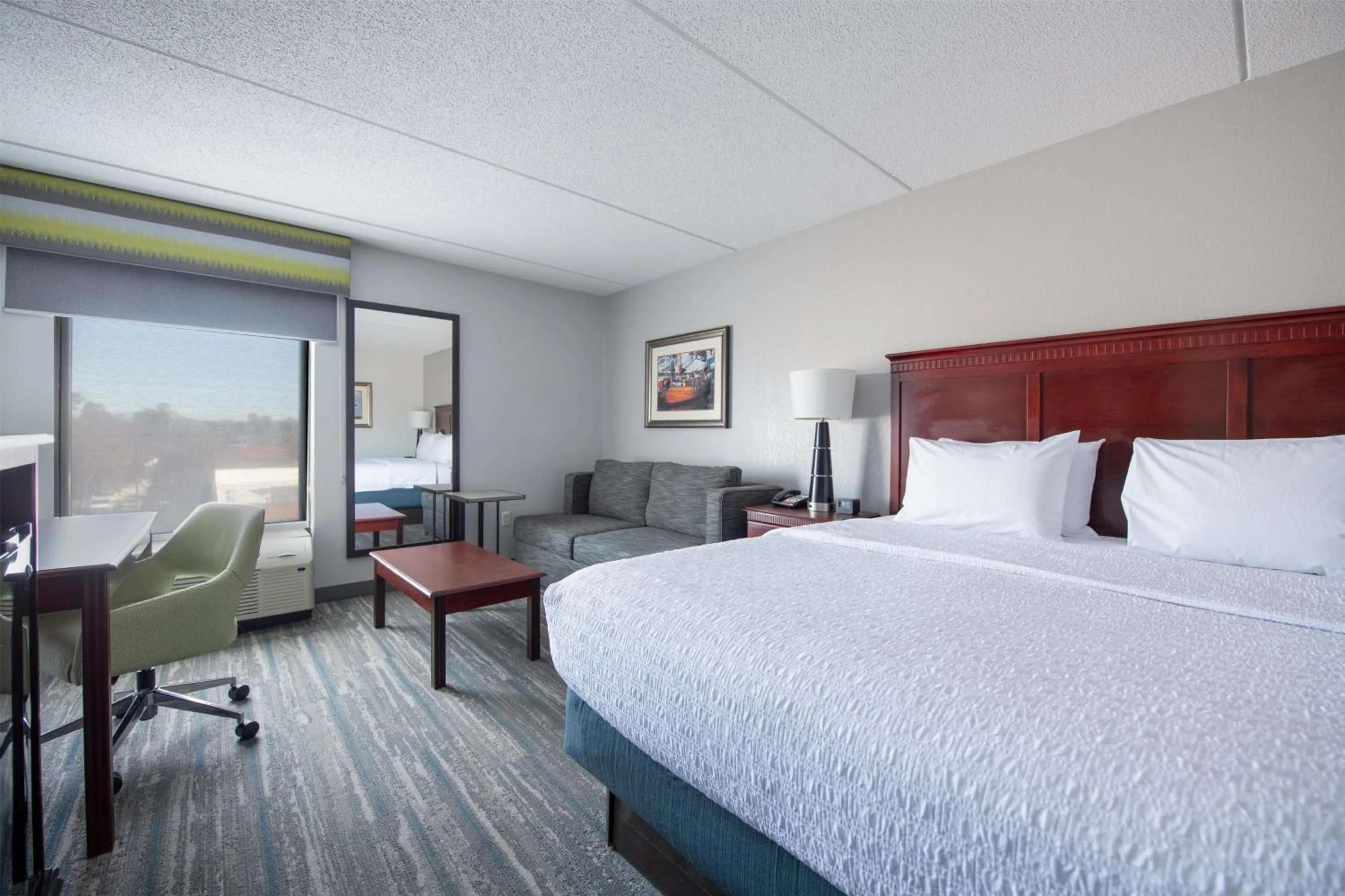 Bed in Hampton Inn Newport News-Yorktown