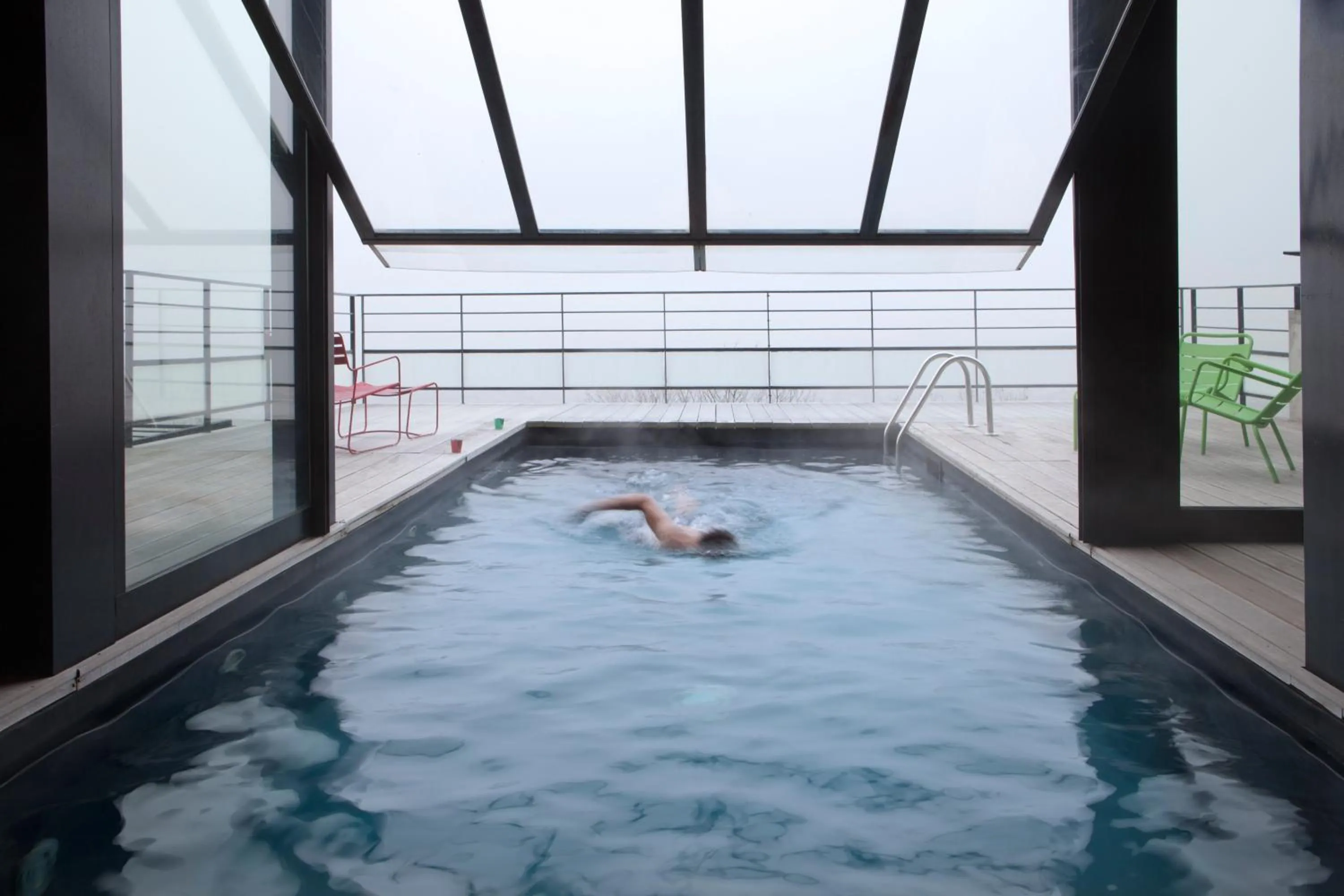 Swimming pool in L'Ermitage Hôtel Cuisine-À-Manger