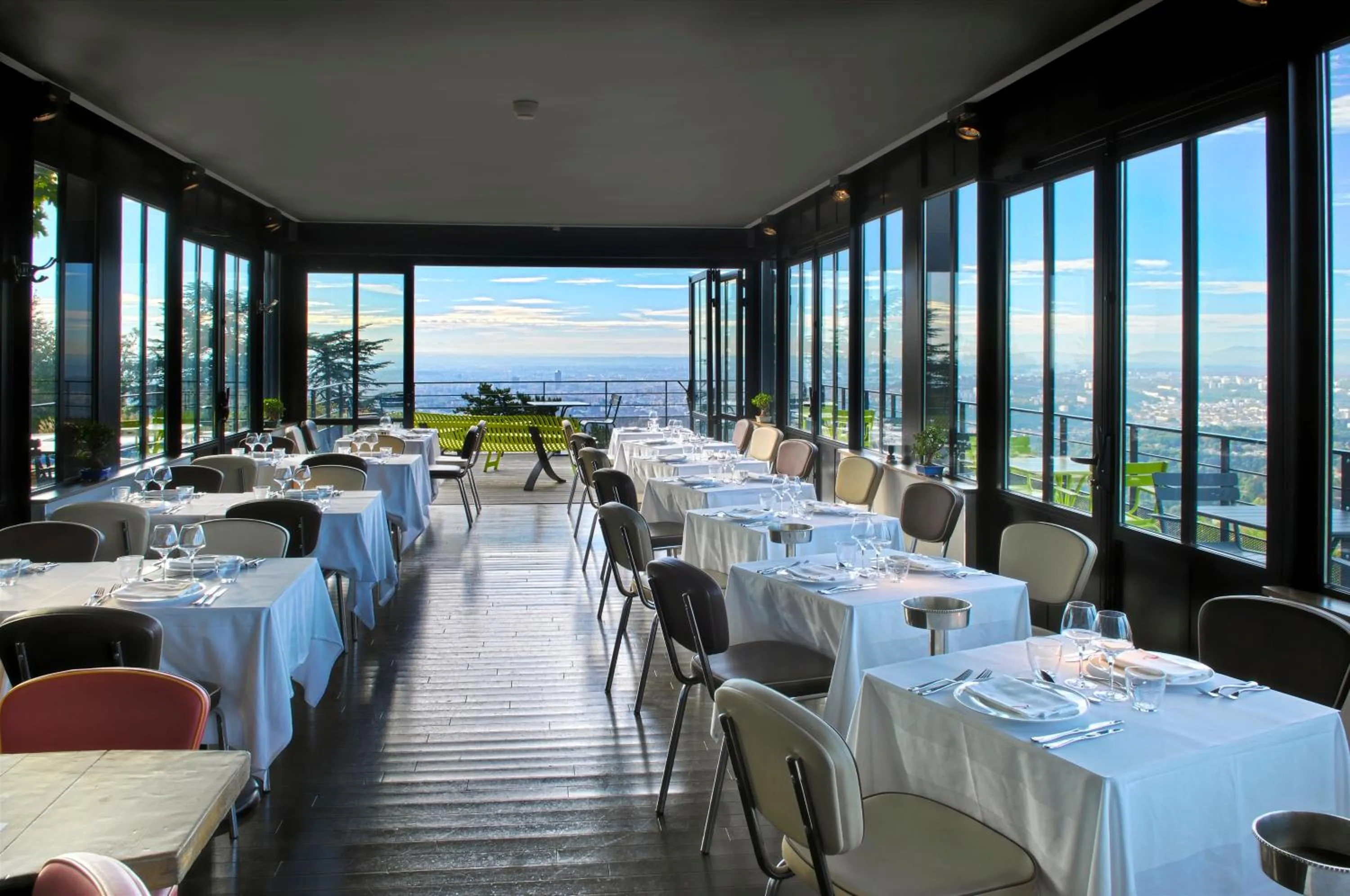 Restaurant/places to eat in L'Ermitage Hôtel Cuisine-À-Manger