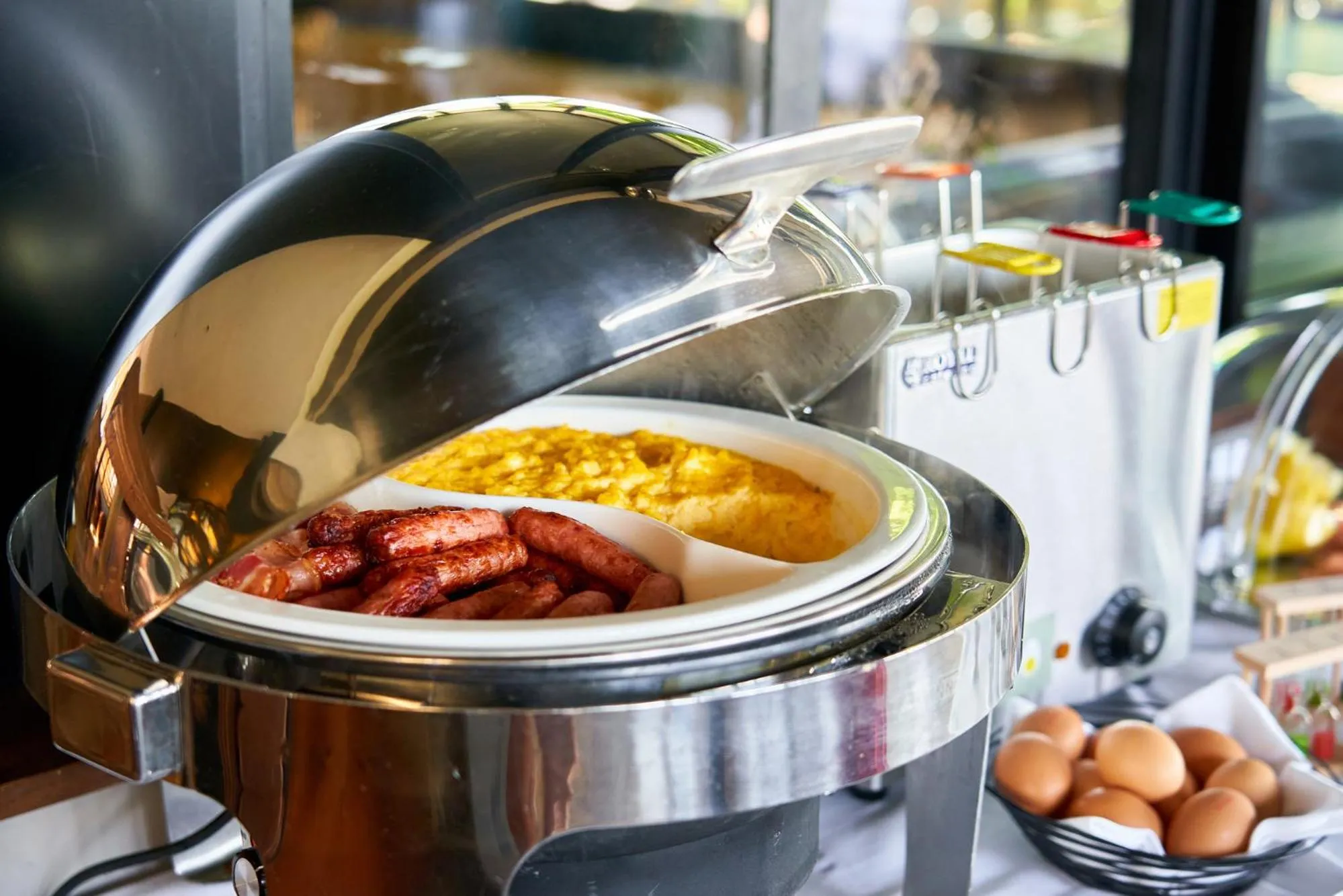 Buffet breakfast in L'Ermitage Hôtel Cuisine-À-Manger