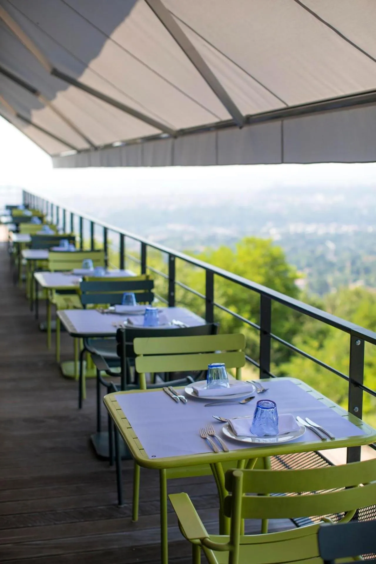 Restaurant/places to eat in L'Ermitage Hôtel Cuisine-À-Manger