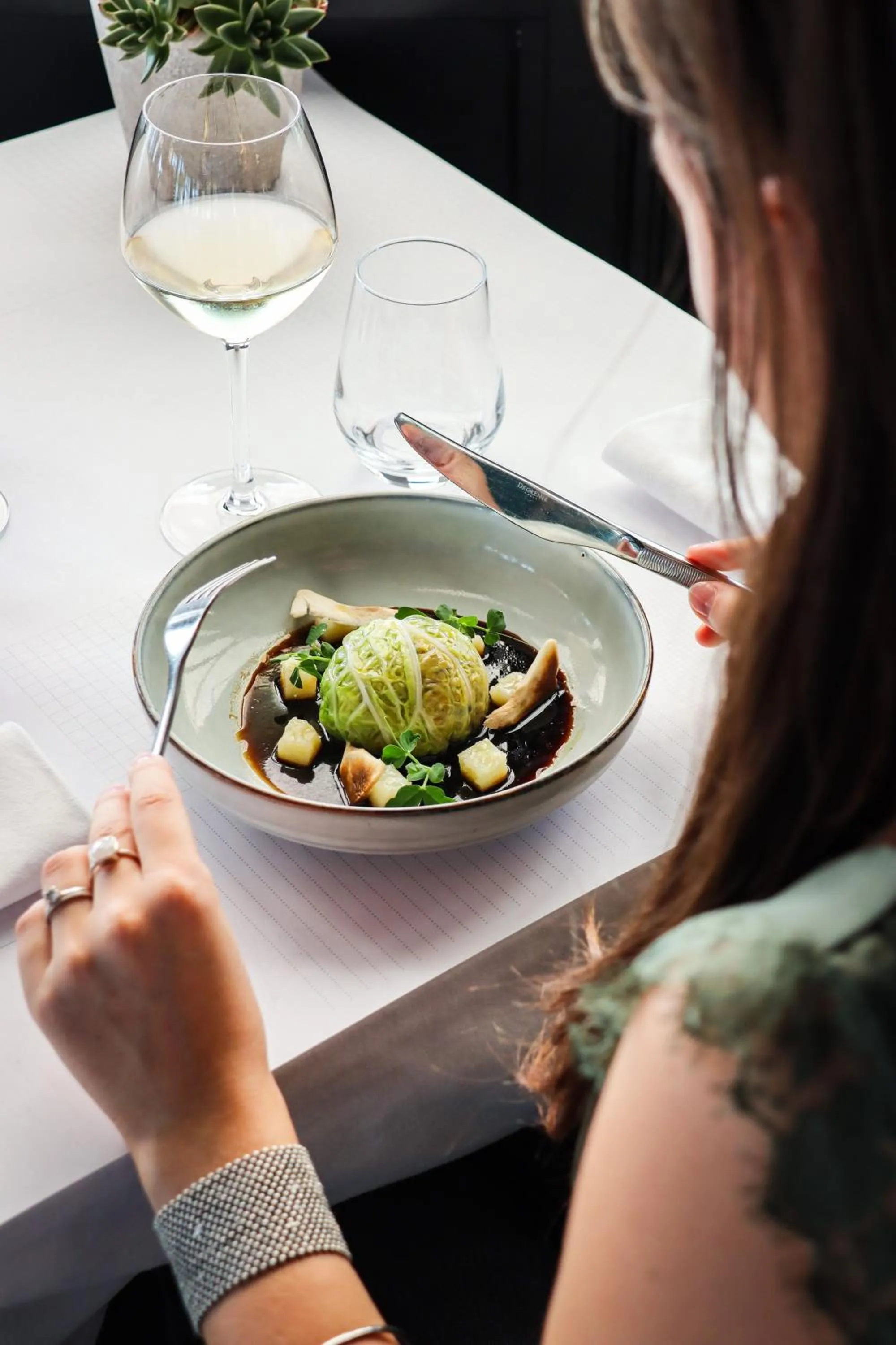 Restaurant/places to eat in L'Ermitage Hôtel Cuisine-À-Manger