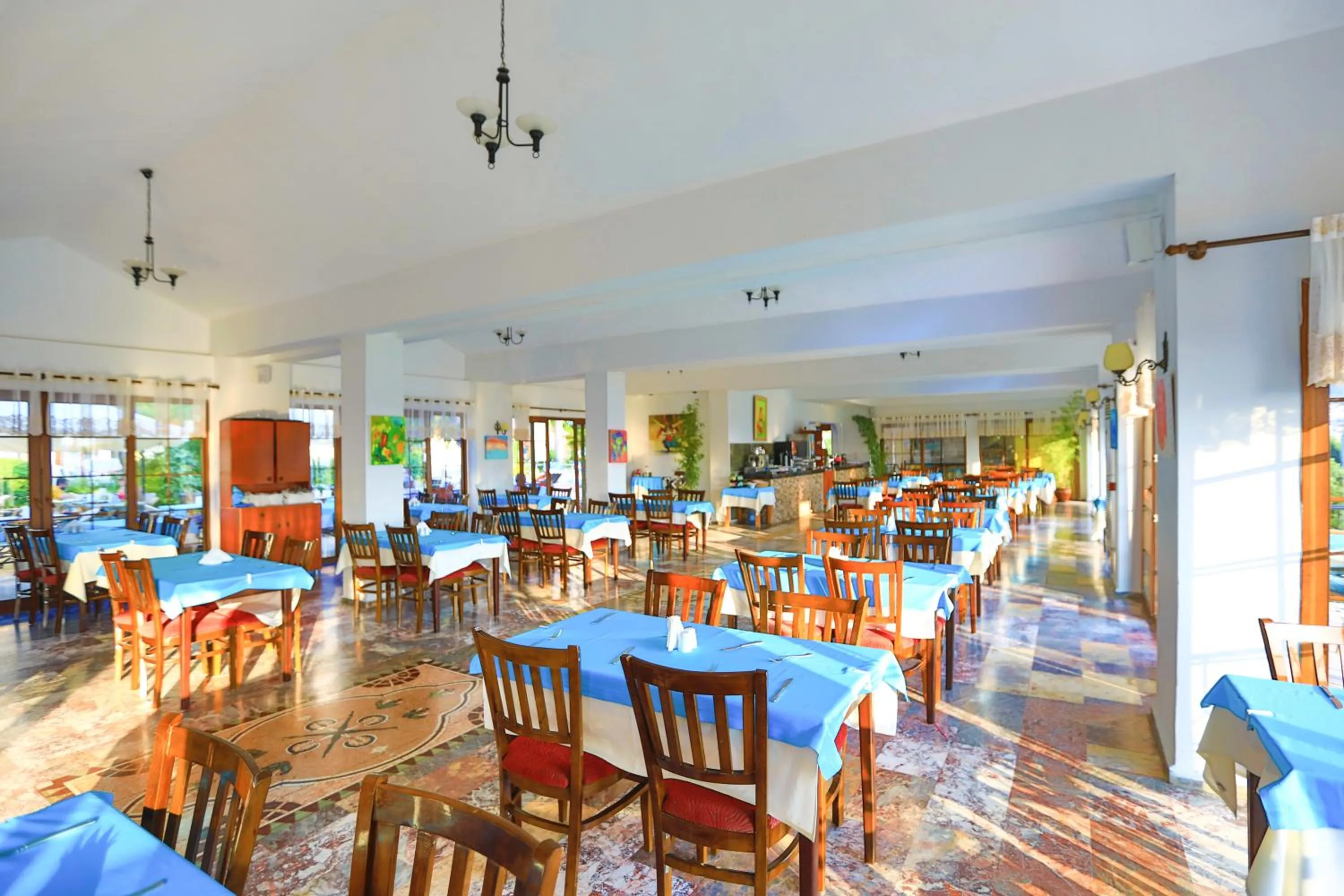 Restaurant/places to eat in Yel Holiday Resort