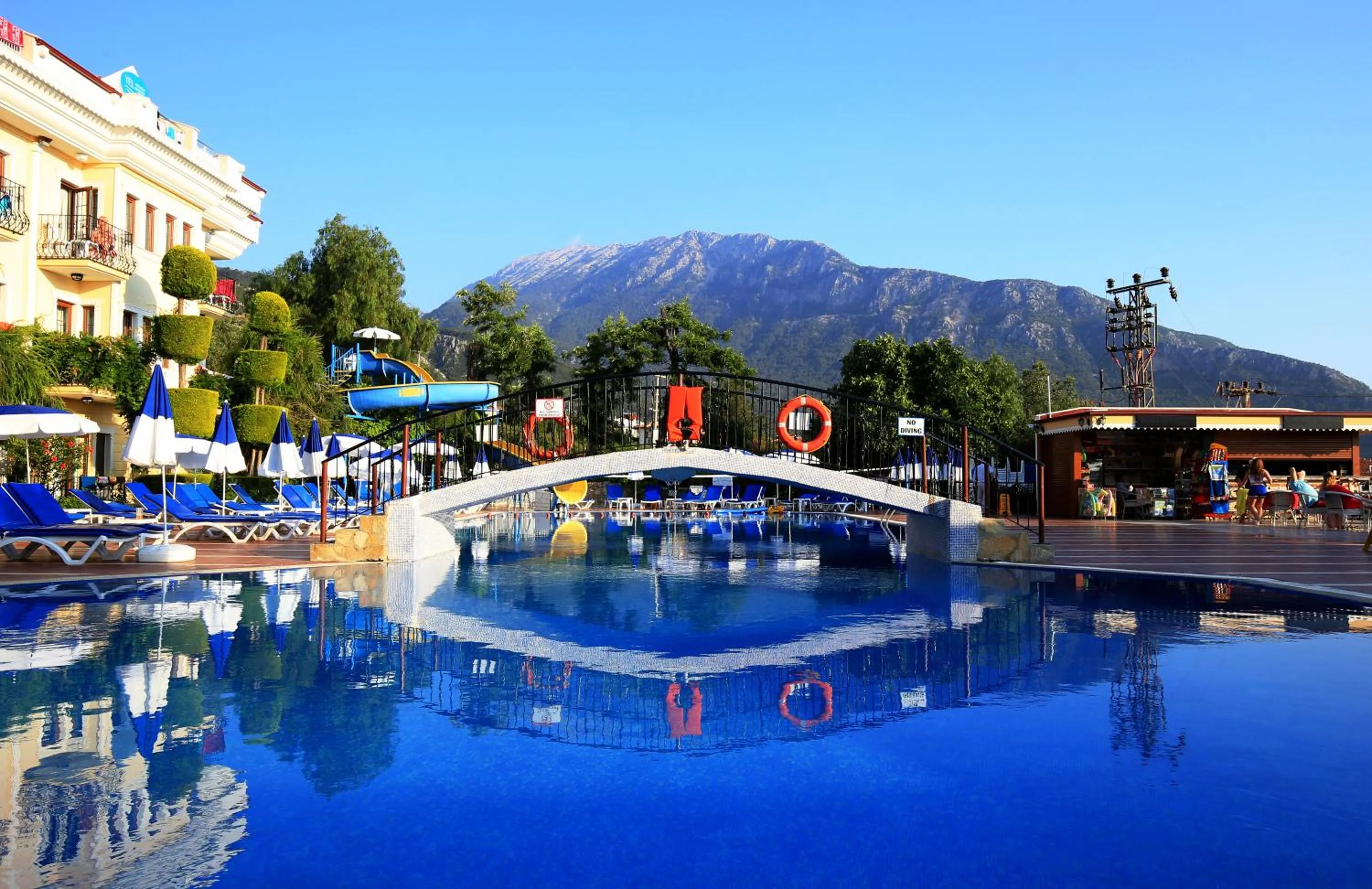 Swimming pool in Yel Holiday Resort