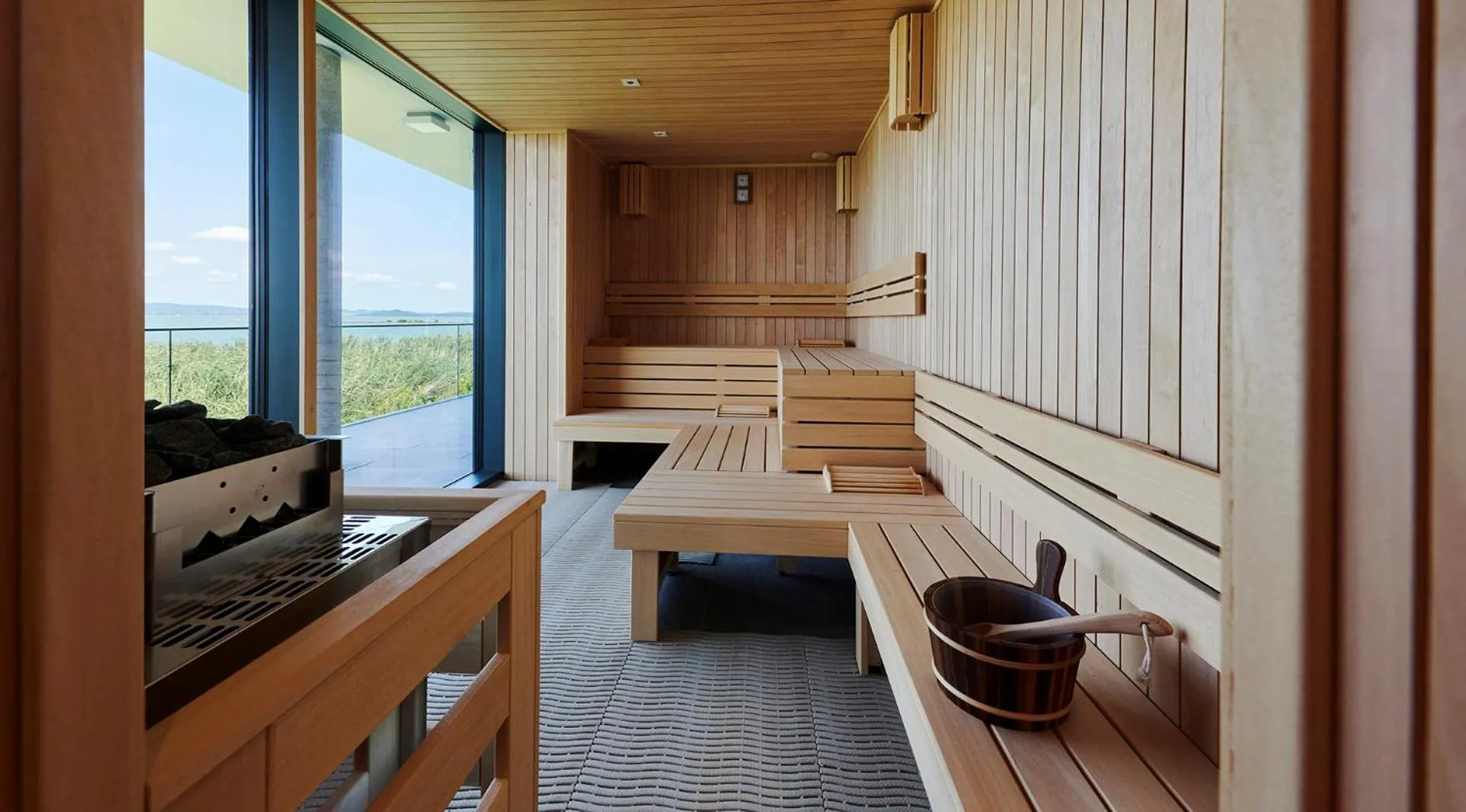 Swimming pool in Hotel OTP Balatonszemes