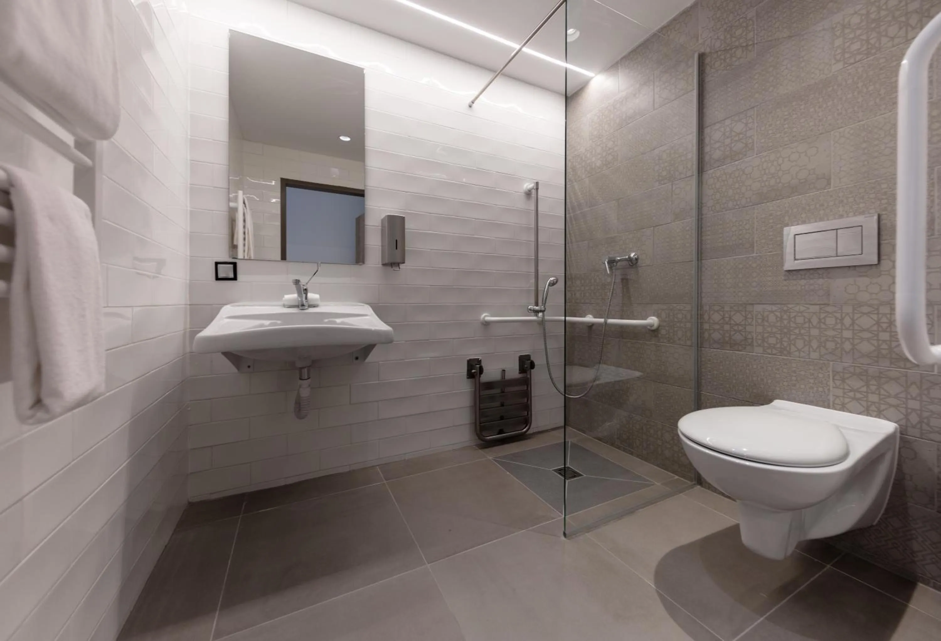 Shower in Hotel OTP Balatonszemes