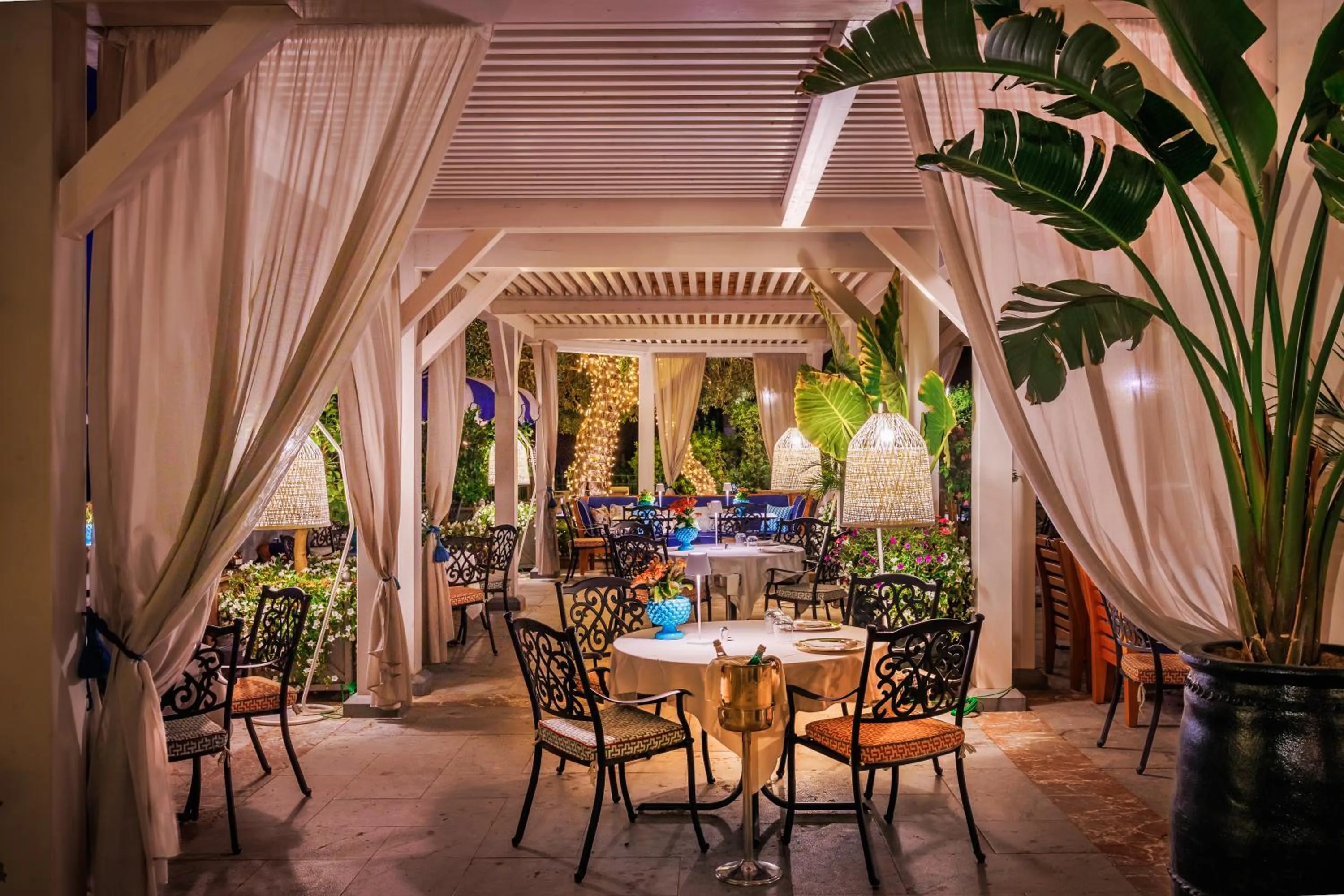 Restaurant/places to eat in Grand Hotel San Pietro Taormina