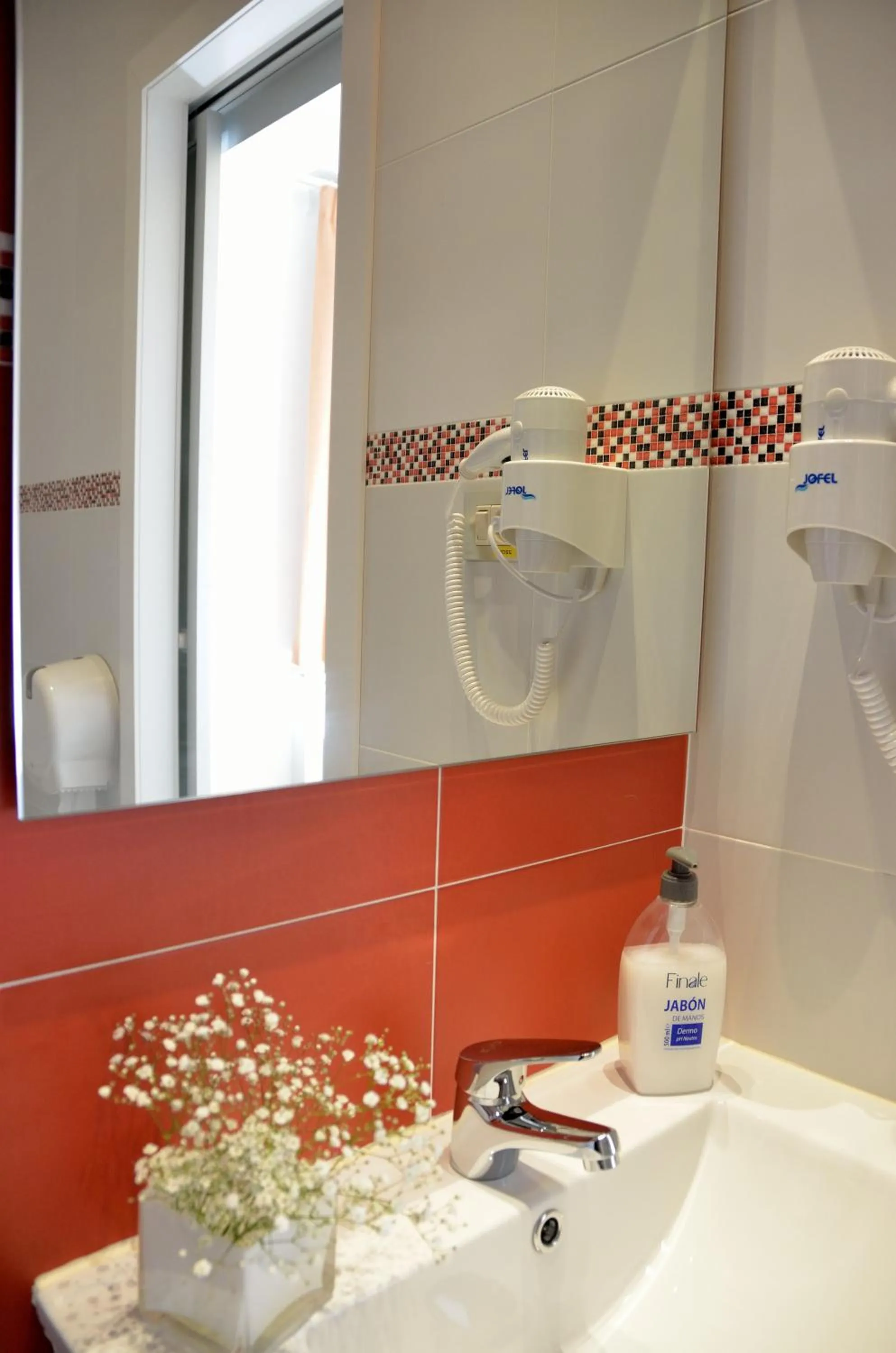 Bathroom in Far Home Plaza Mayor