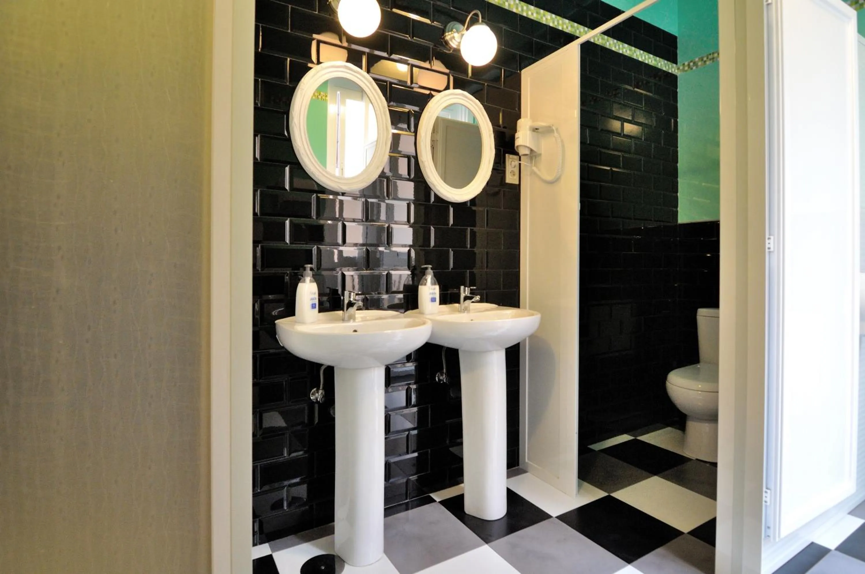 Bathroom in Far Home Plaza Mayor