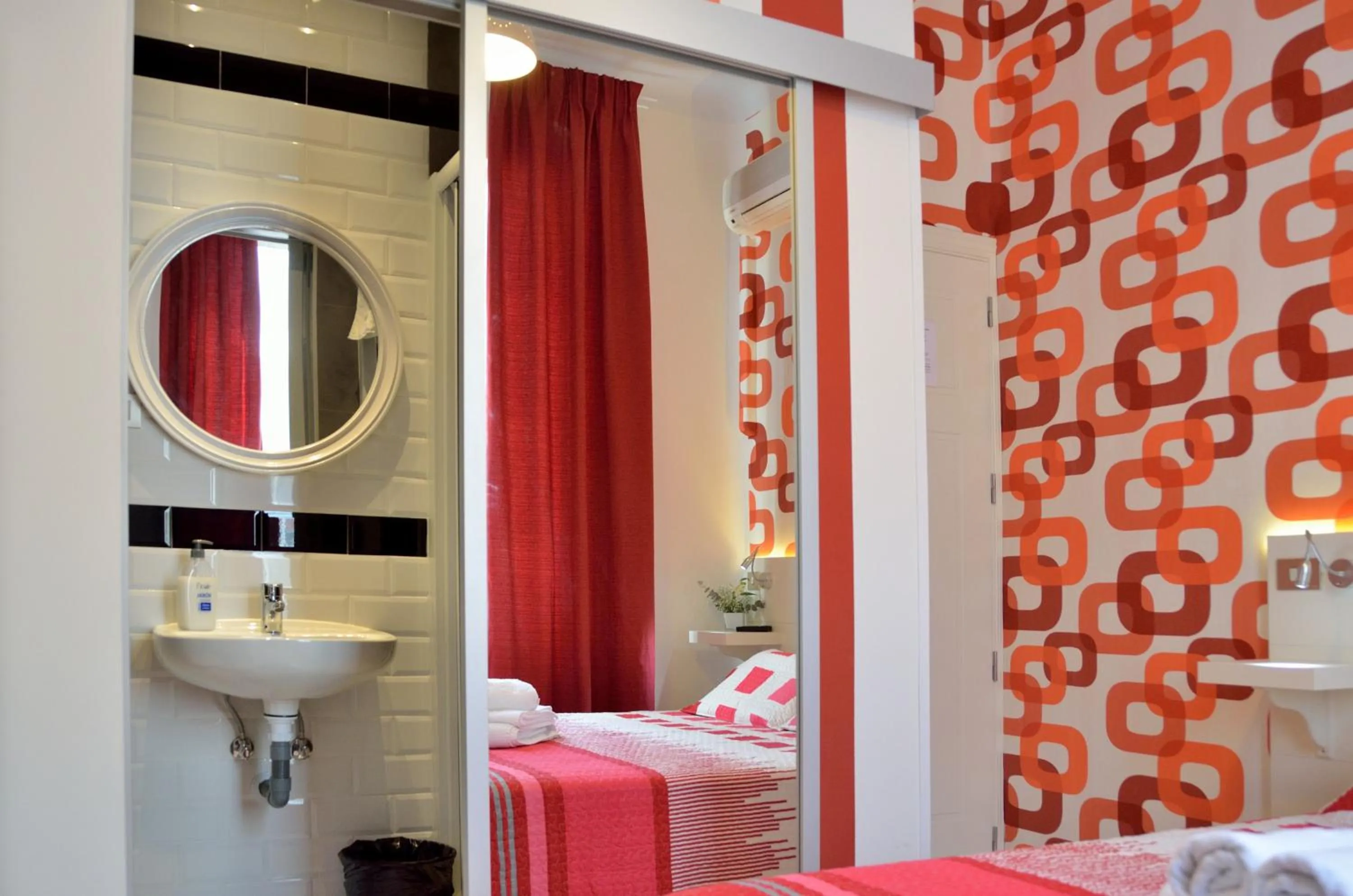 Bathroom in Far Home Plaza Mayor