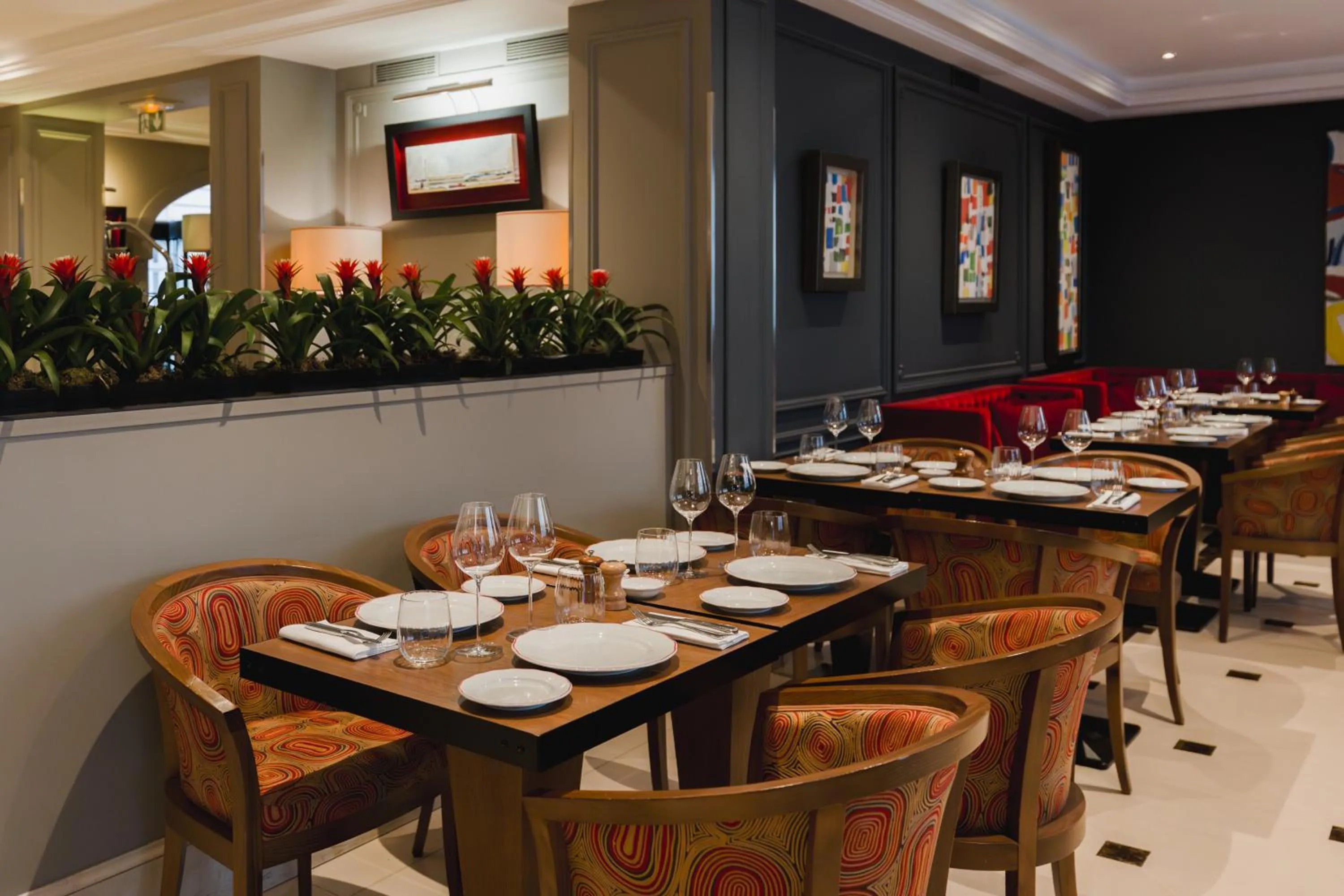 Restaurant/places to eat in Majestic Apartments Champs Elysées