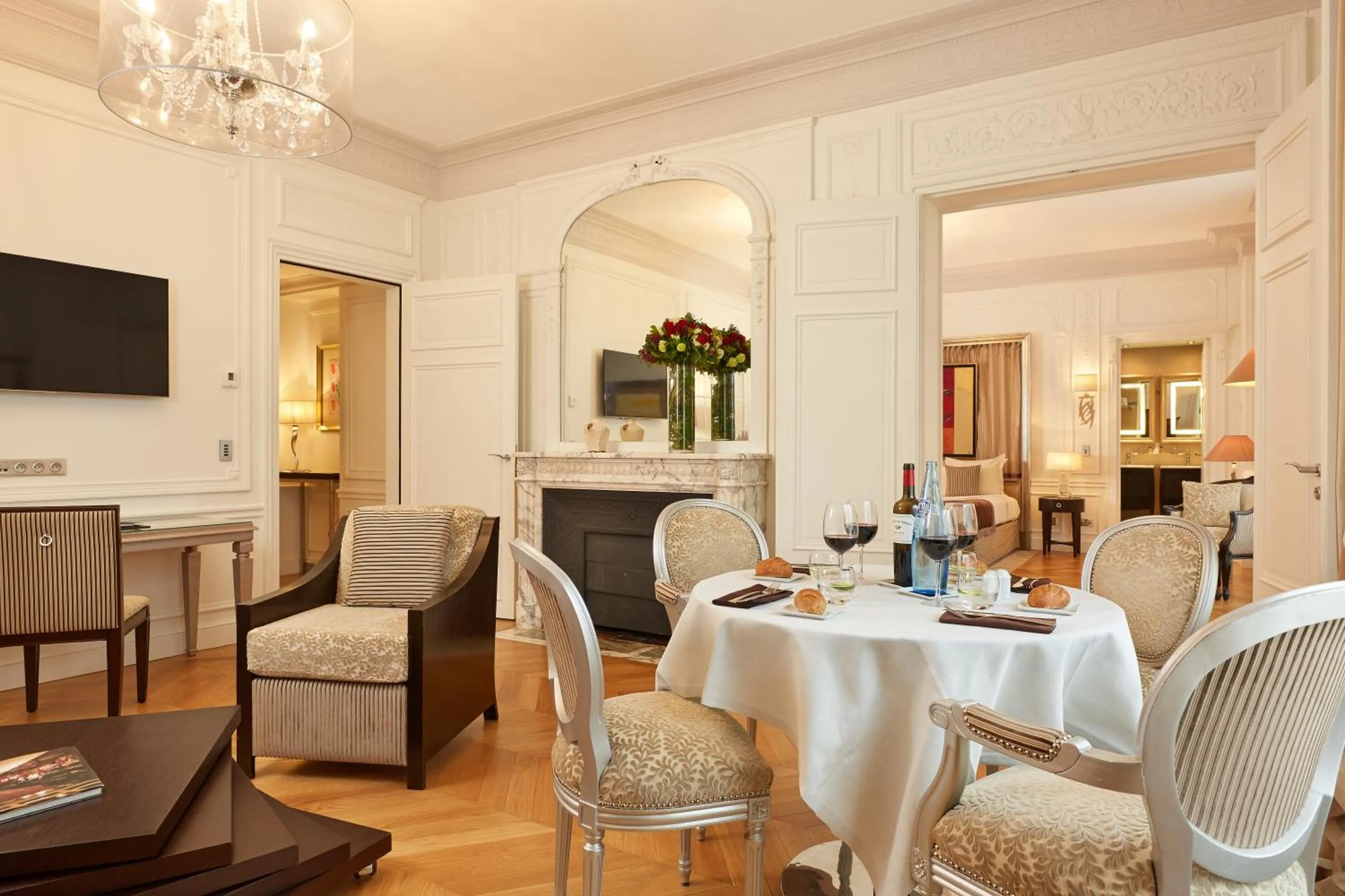 Living room in Majestic Apartments Champs Elysées