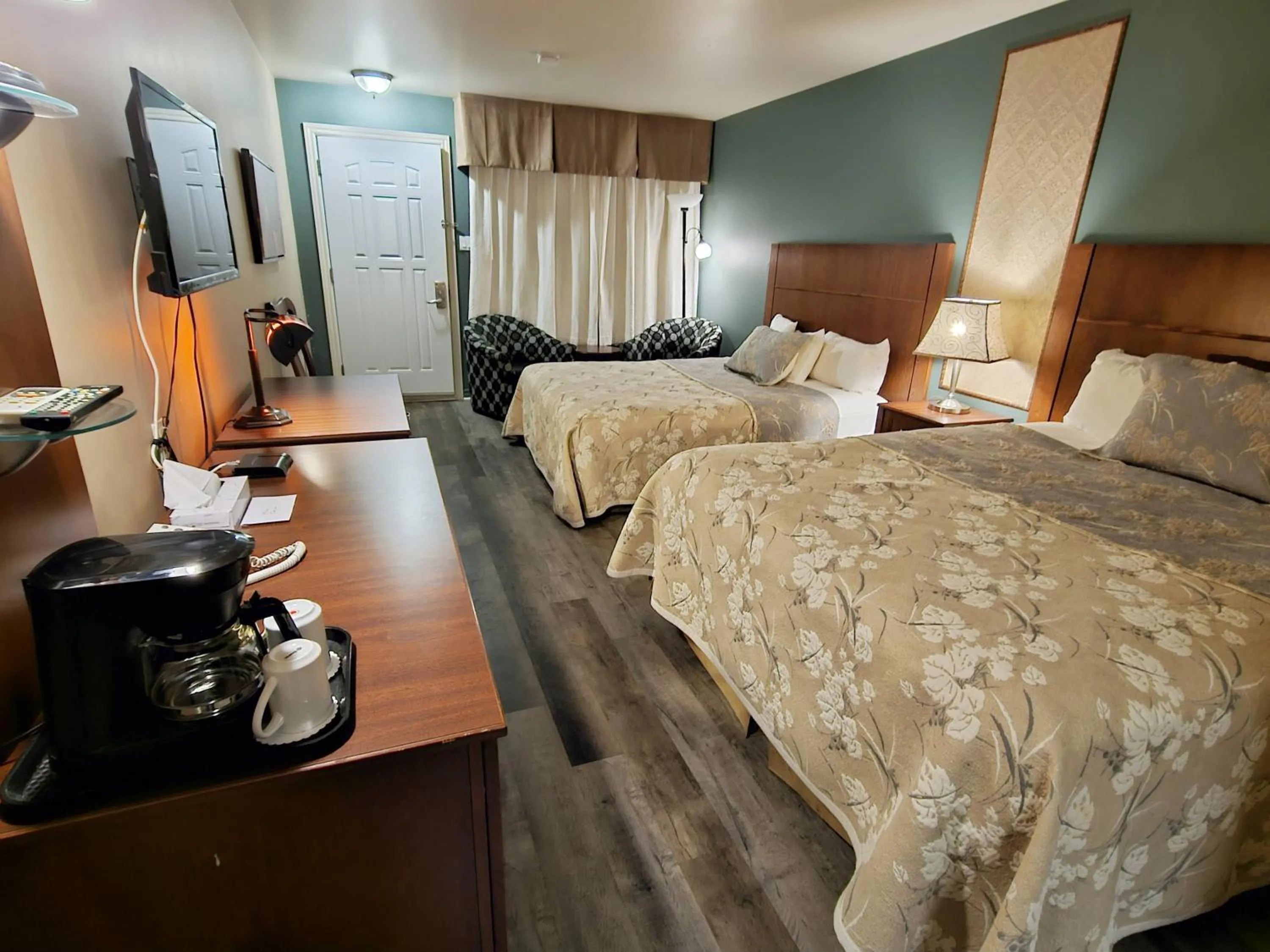 Bed in Hotel-Motel Drummond