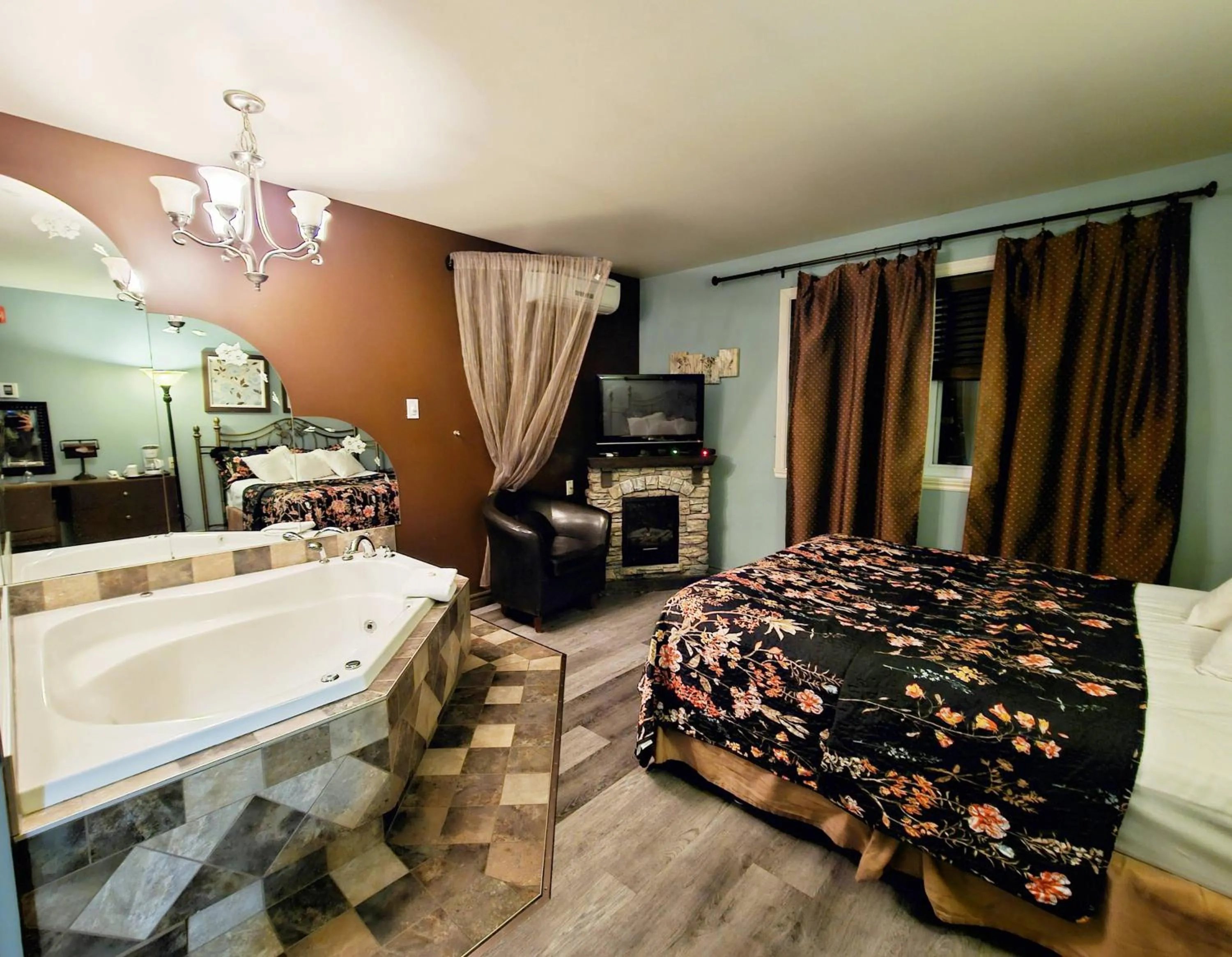 Bed in Hotel-Motel Drummond