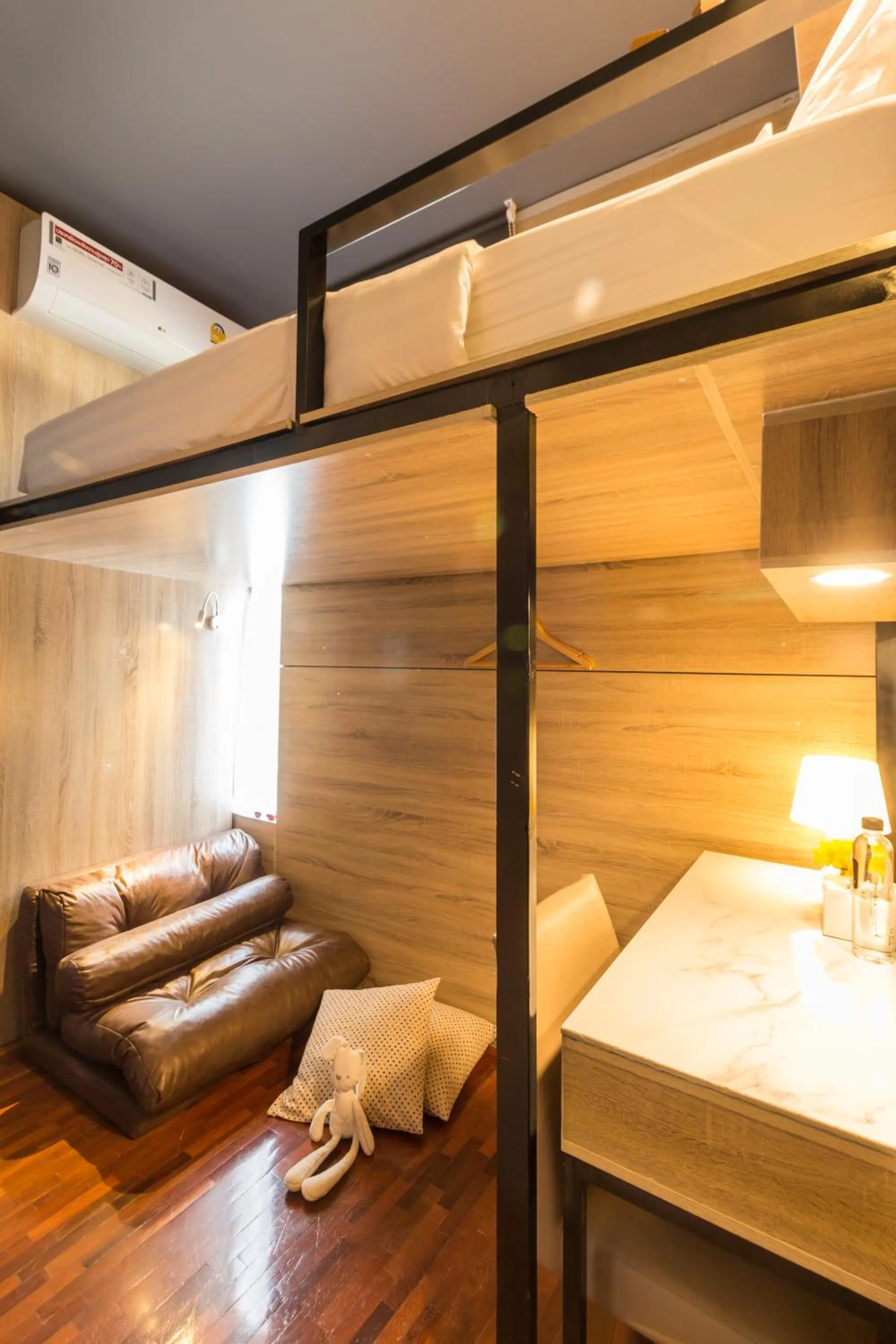 Bed in To Bed Poshtel