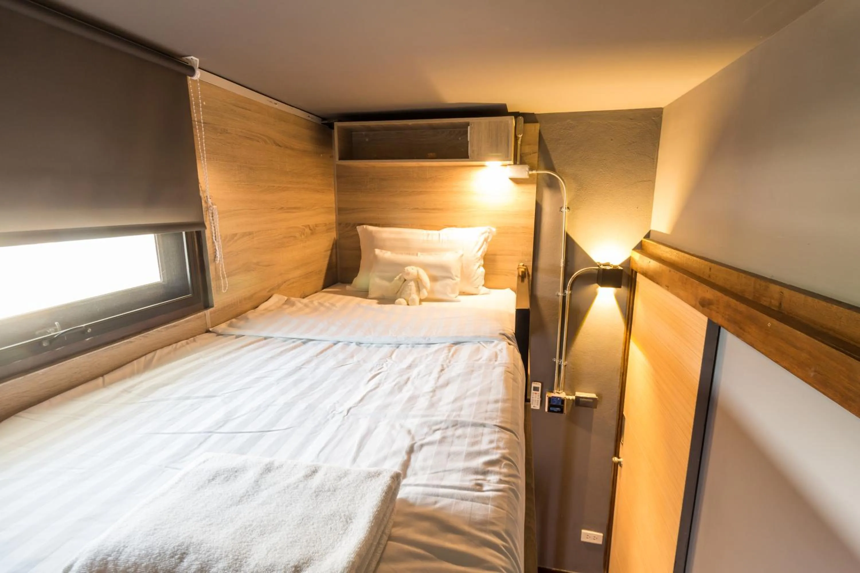 Bed in To Bed Poshtel