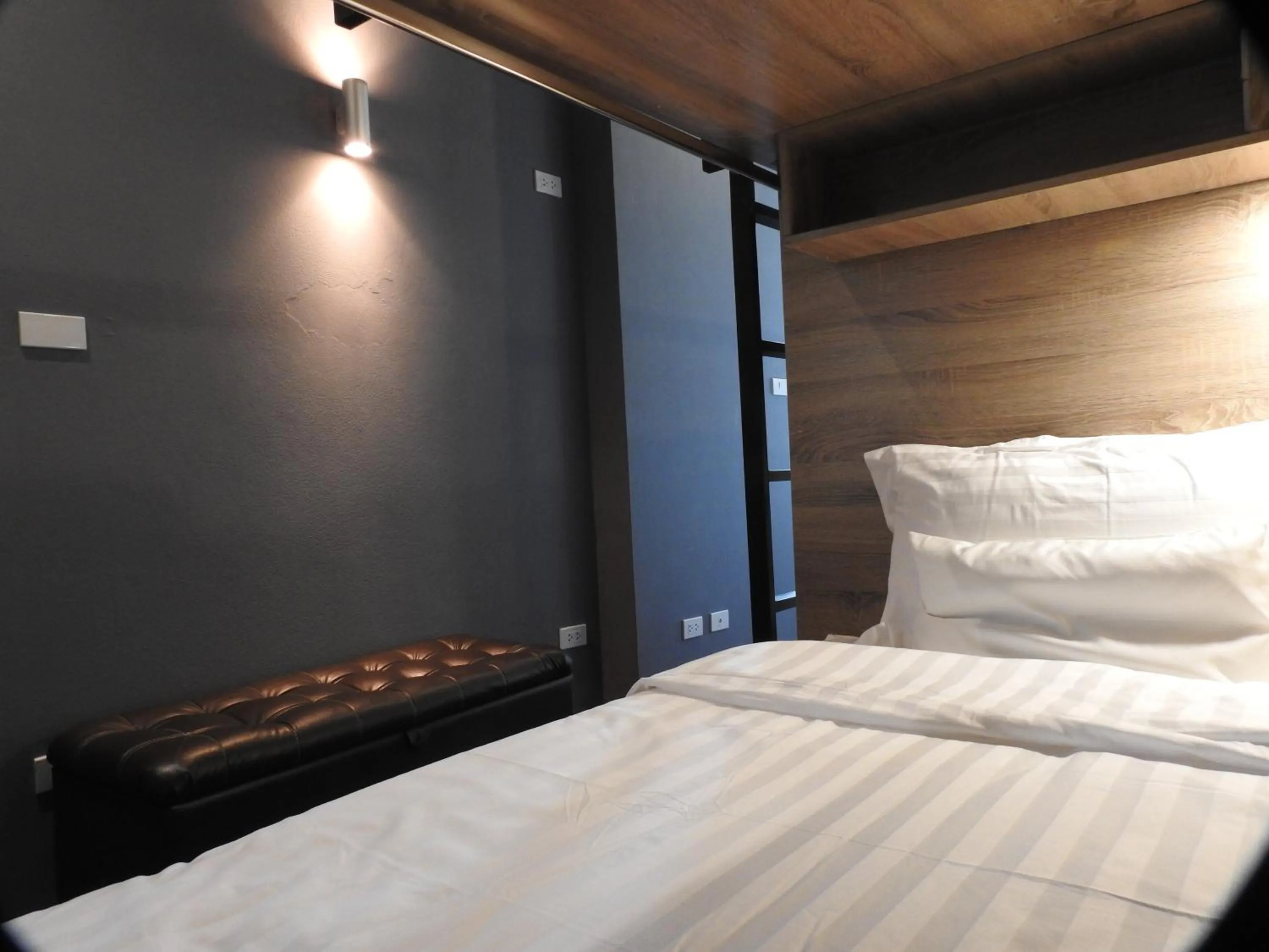 bunk bed, Bed in To Bed Poshtel