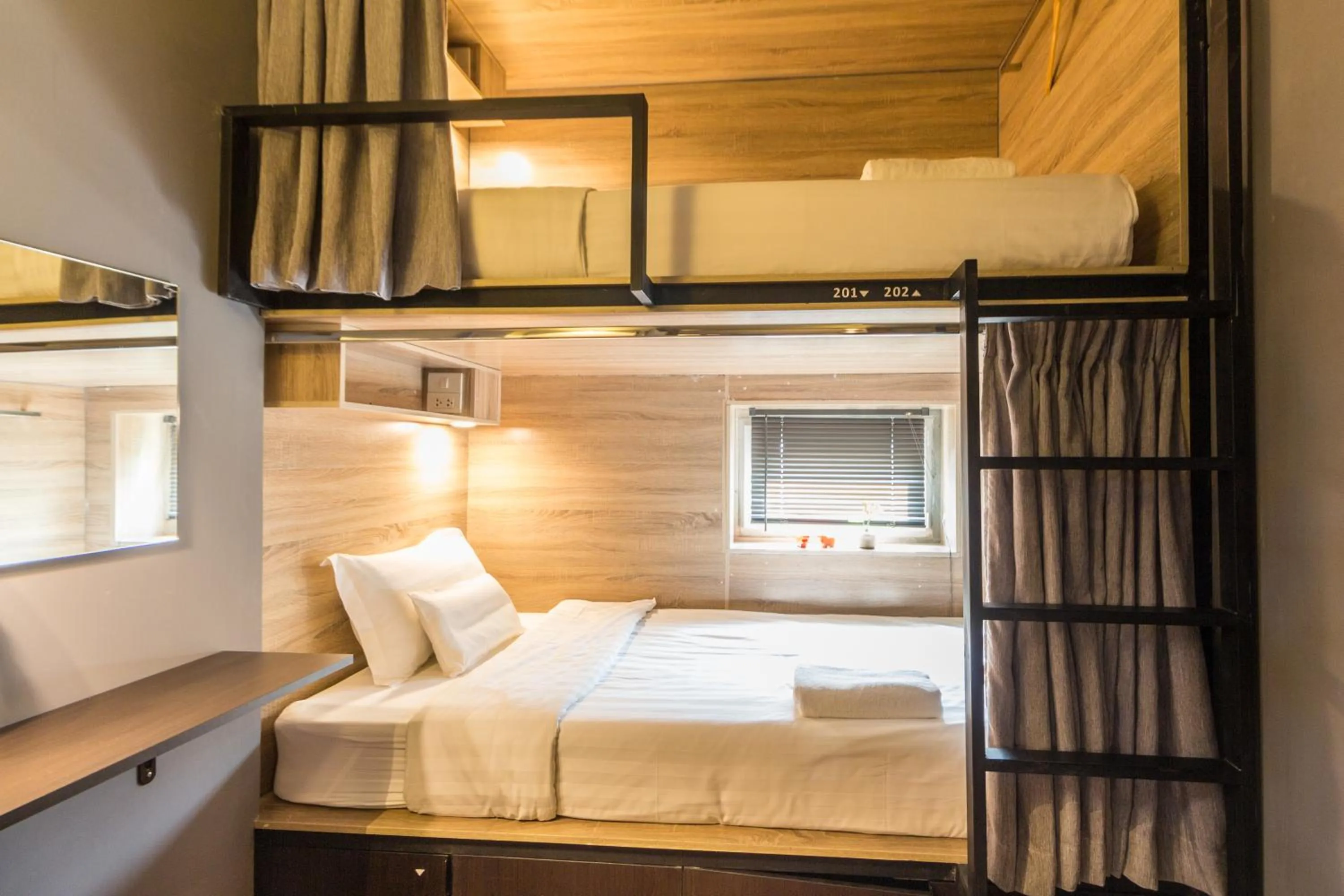 Bed in To Bed Poshtel