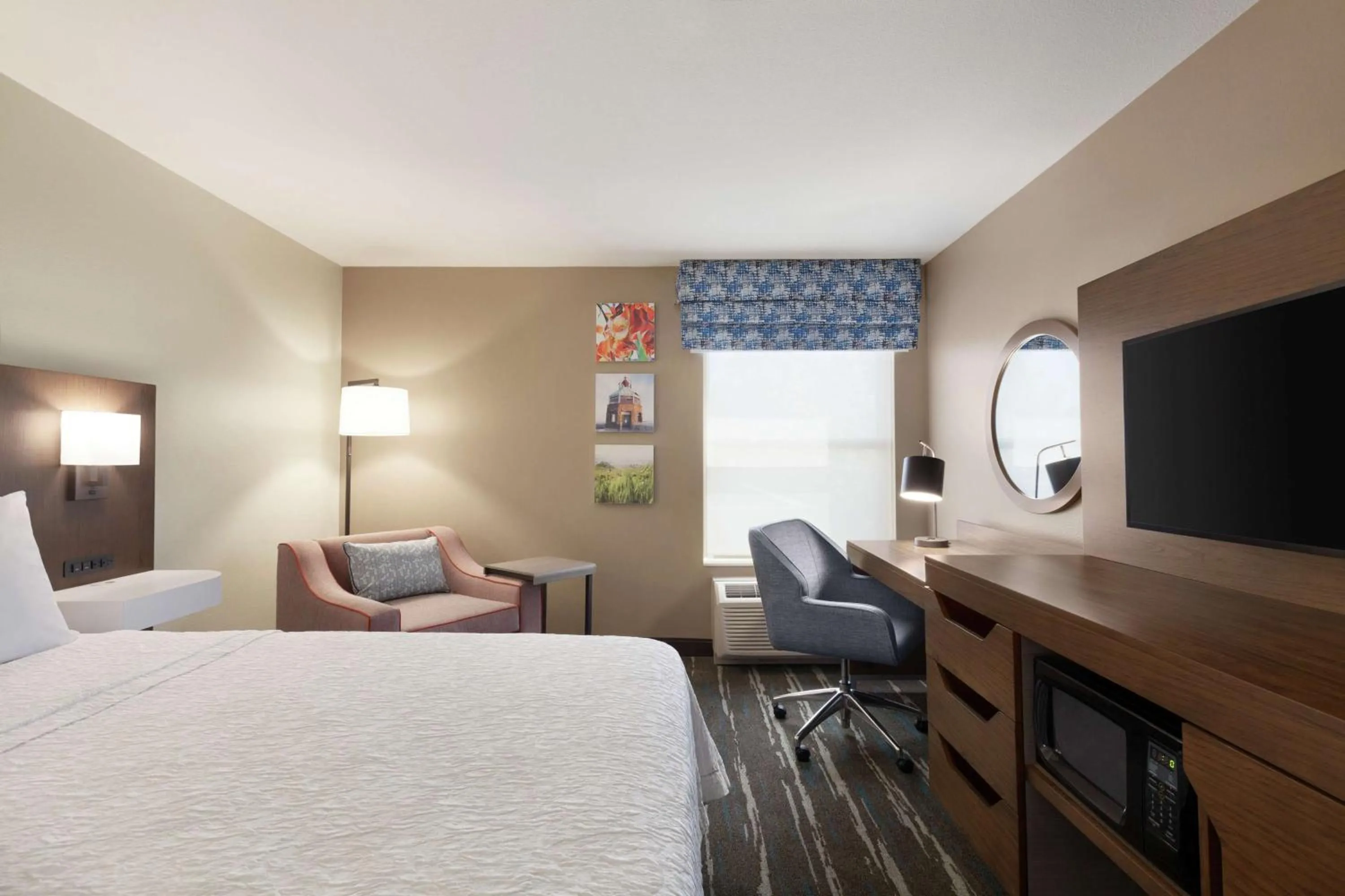 Bedroom, Bed in Hampton Inn Tracy