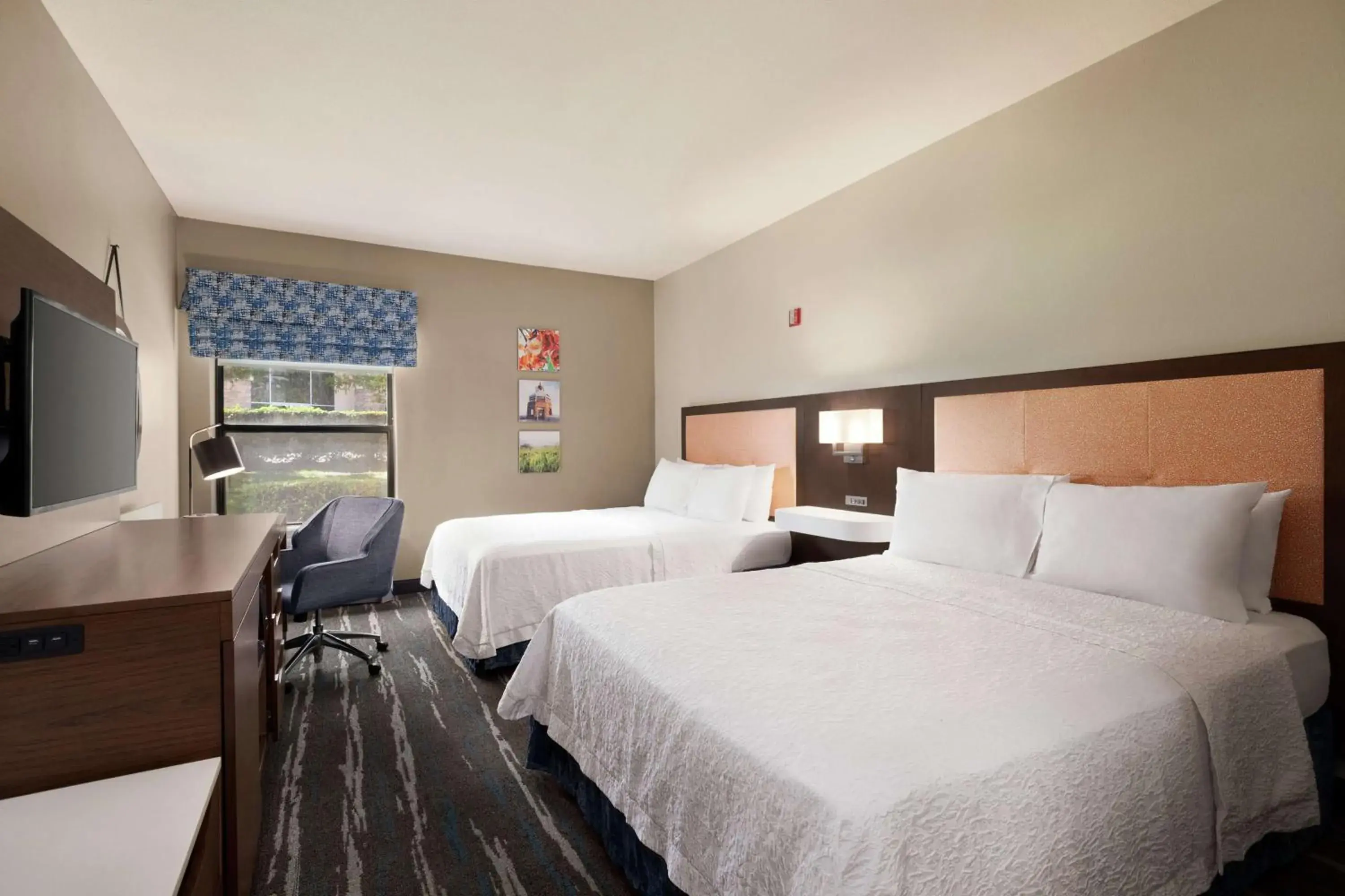 Queen Room with Two Queen Beds - Mobility and Hearing Access/Non-Smoking in Hampton Inn Tracy Queen Room with Two Queen Beds - Mobility and Hearing Access/Non-Smoking in Hampton Inn Tracy