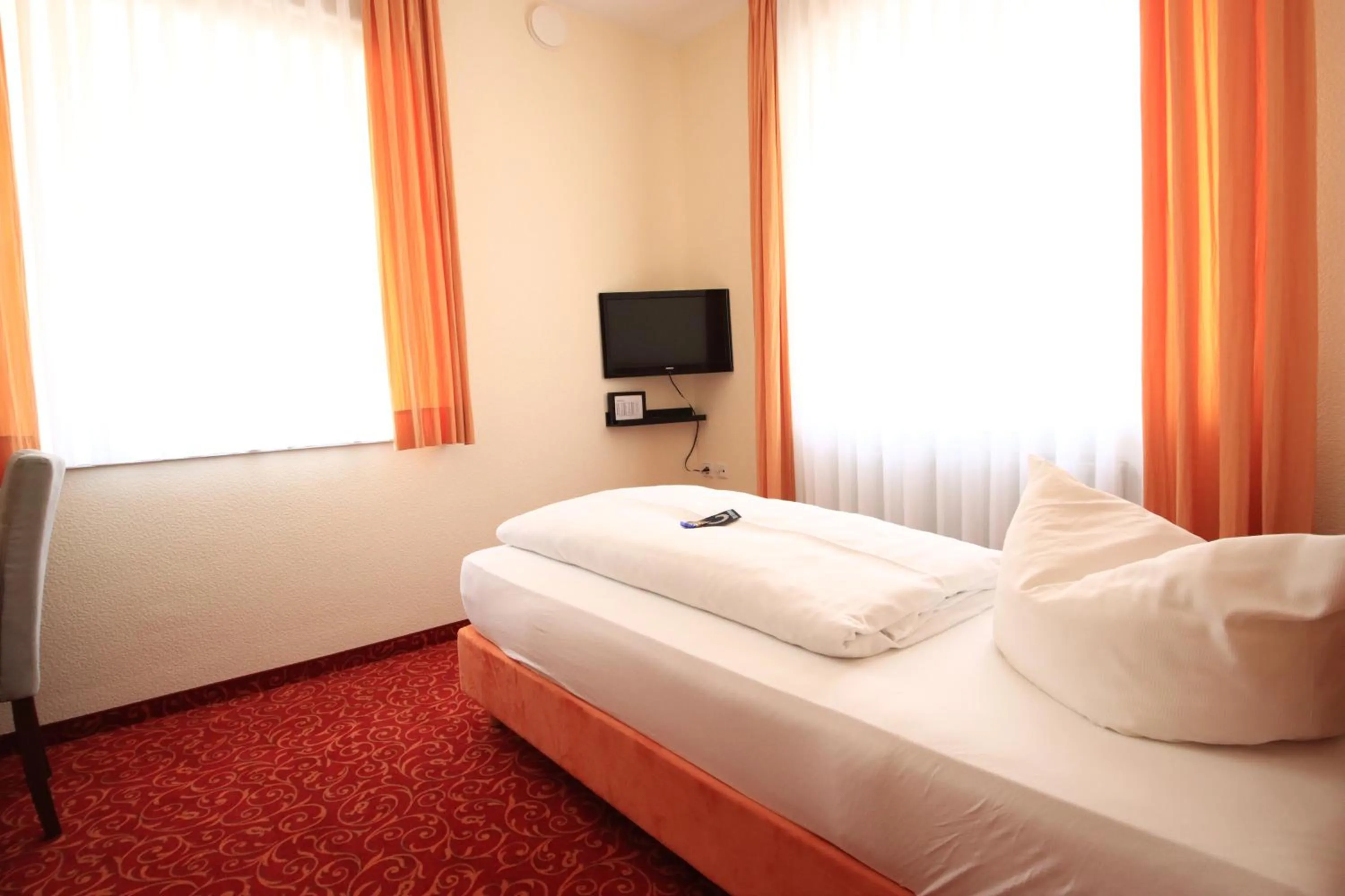 Photo of the whole room, Bed in Hotel Alexa