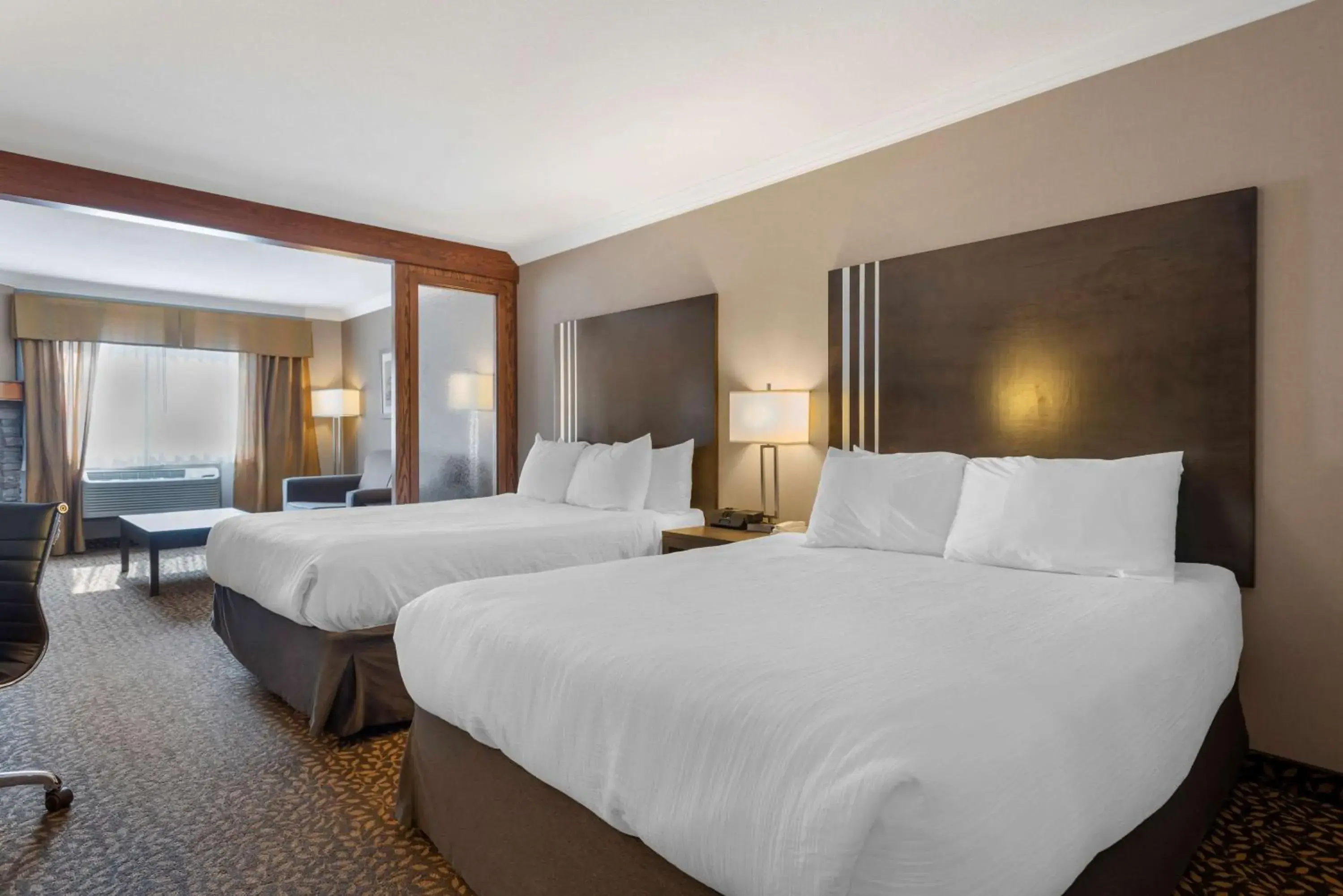 Queen Suite with Fireplace - Non-Smoking in Best Western Plus Fernie Mountain Lodge Queen Suite with Fireplace - Non-Smoking in Best Western Plus Fernie Mountain Lodge