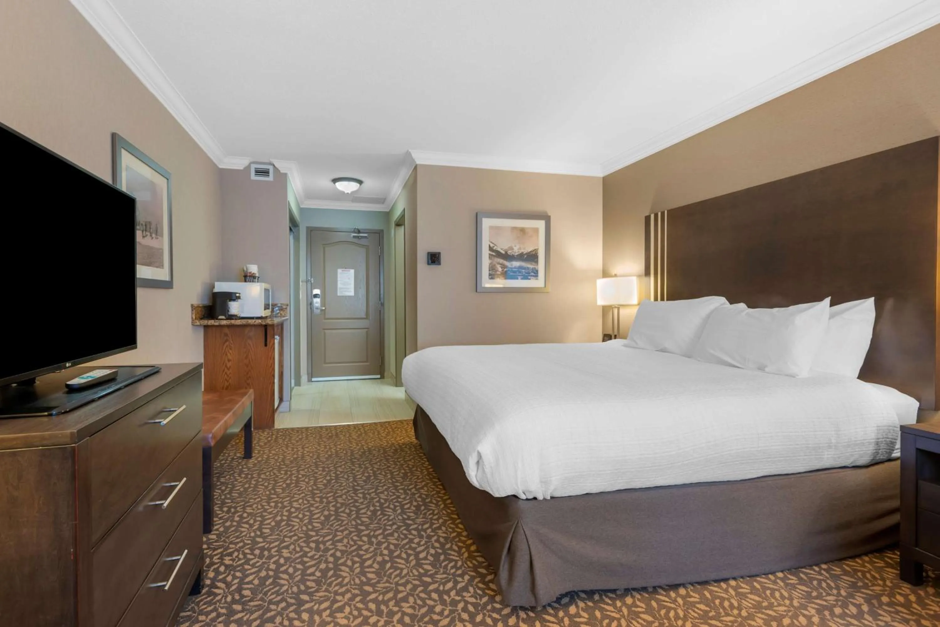 Bedroom, Bed in Best Western Plus Fernie Mountain Lodge