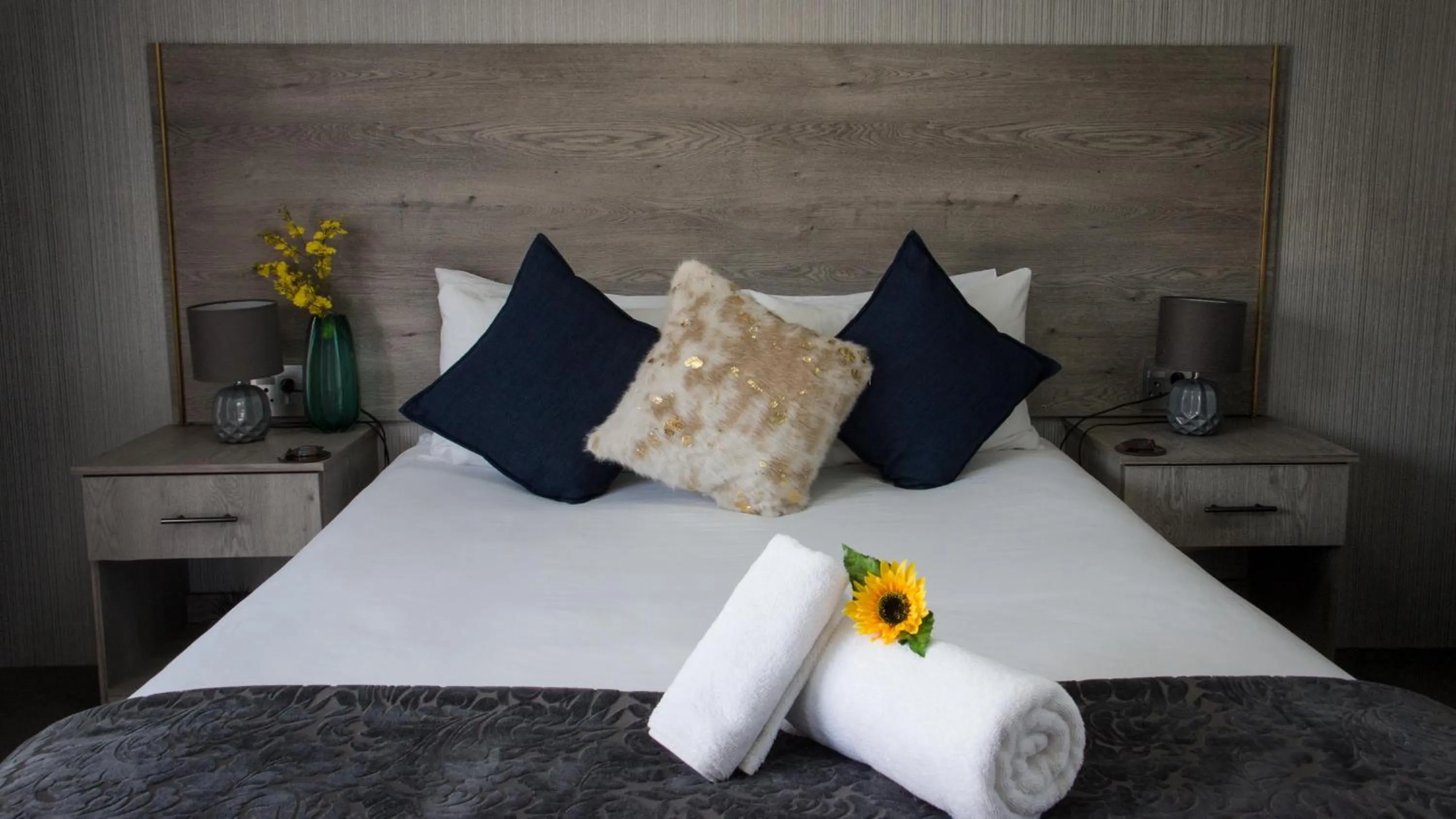 Bedroom, Bed in McAllisters on 8th