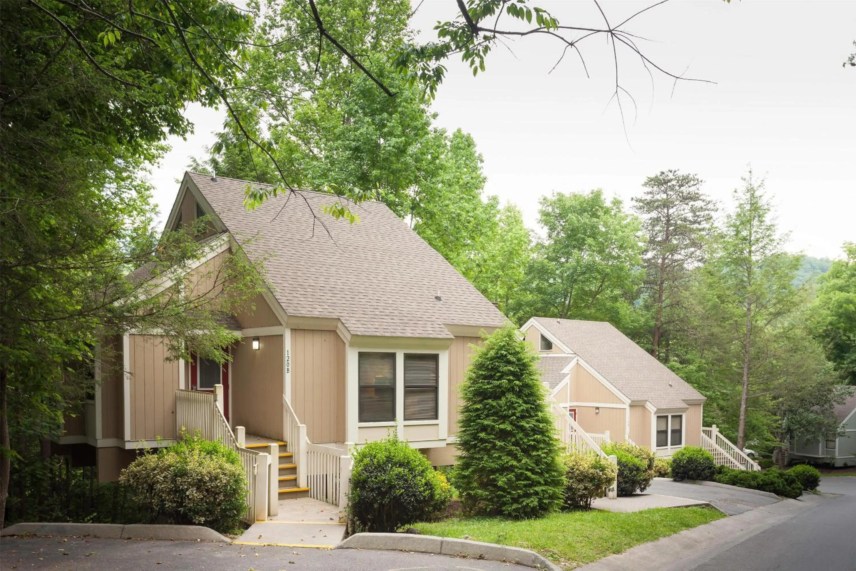 Property building in Hilton Vacation Club MountainLoft Gatlinburg