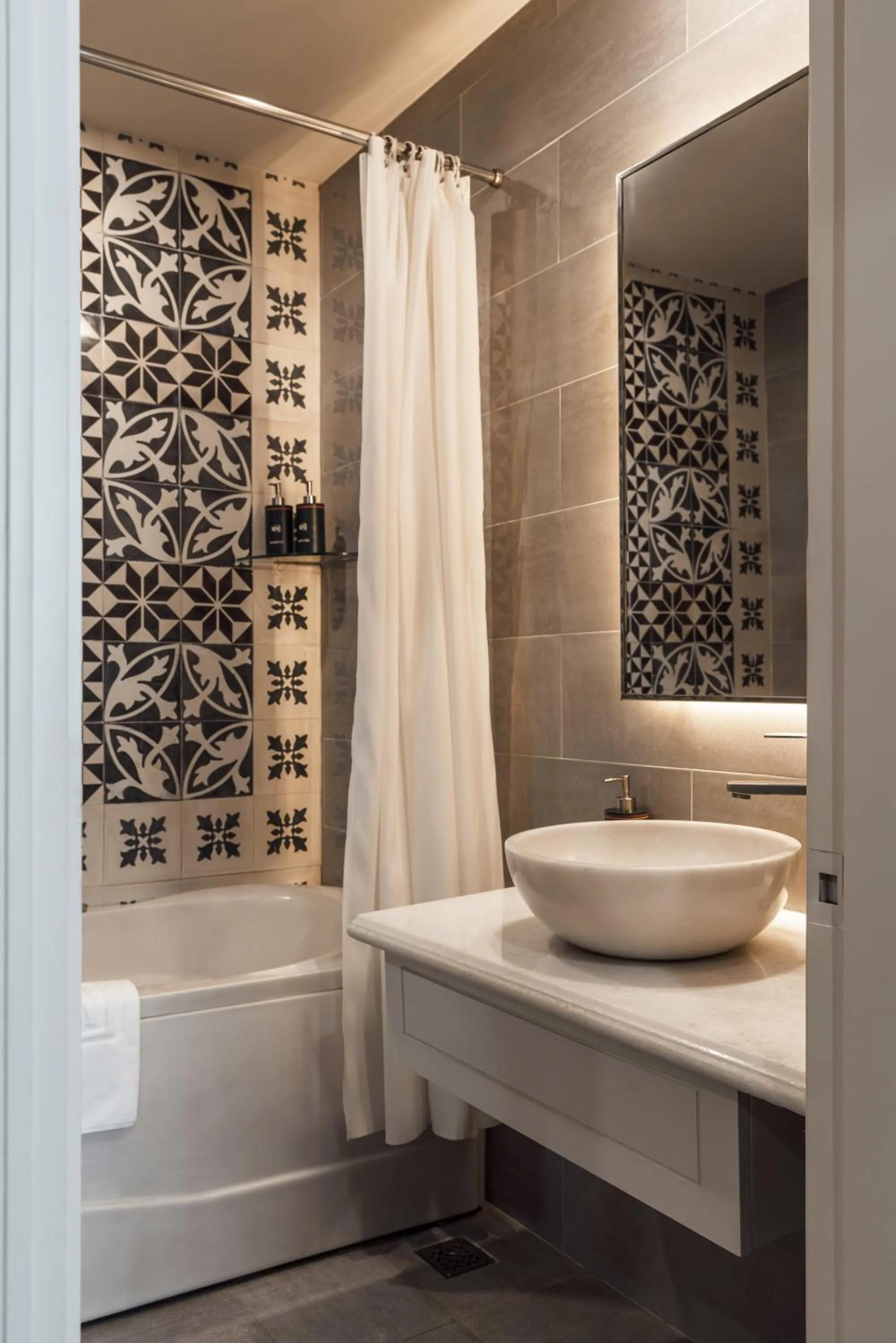 Shower in Me Gustas Central Hotel