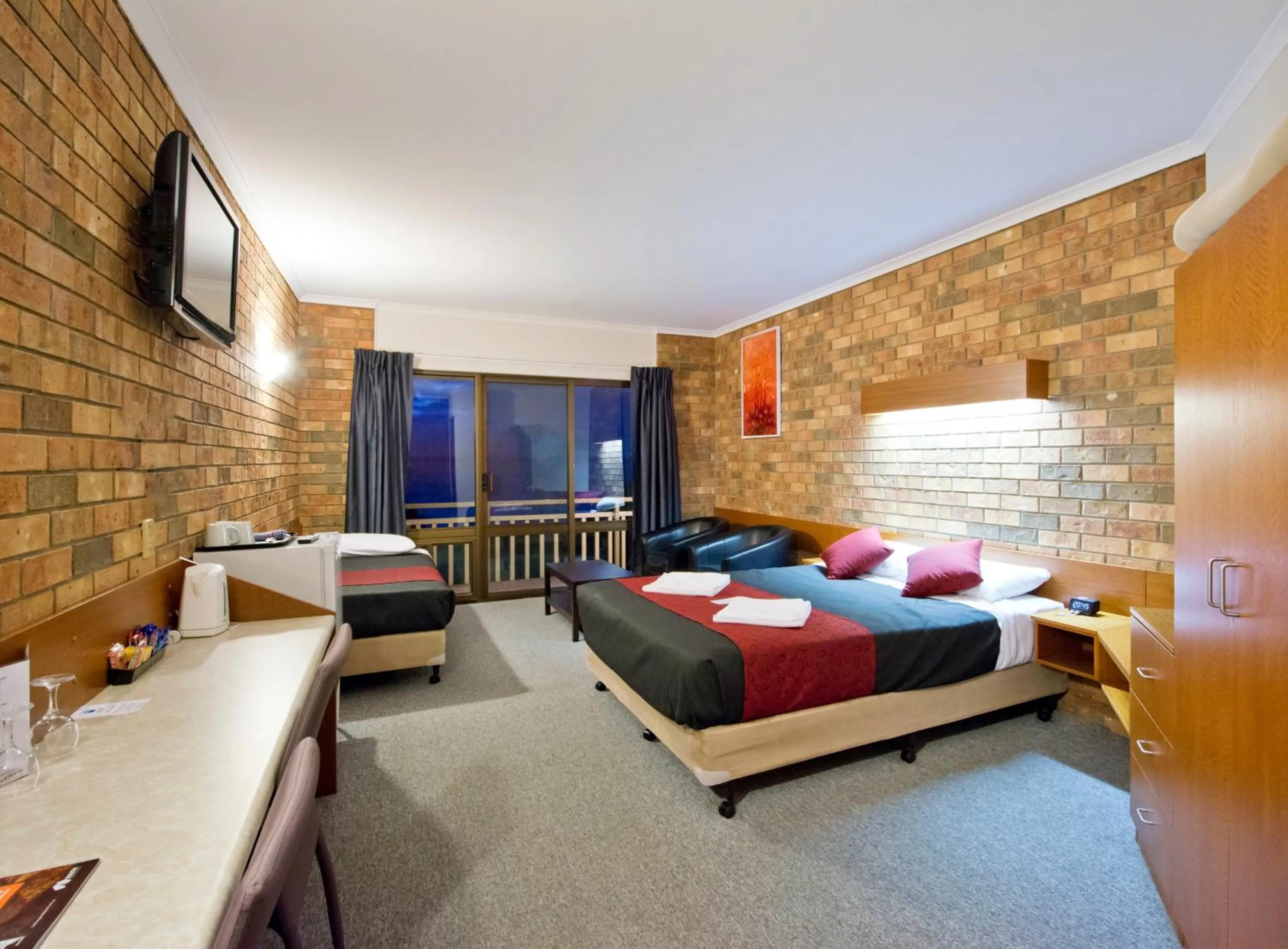 Night, Bed in Kangaroo Island Seaside Inn