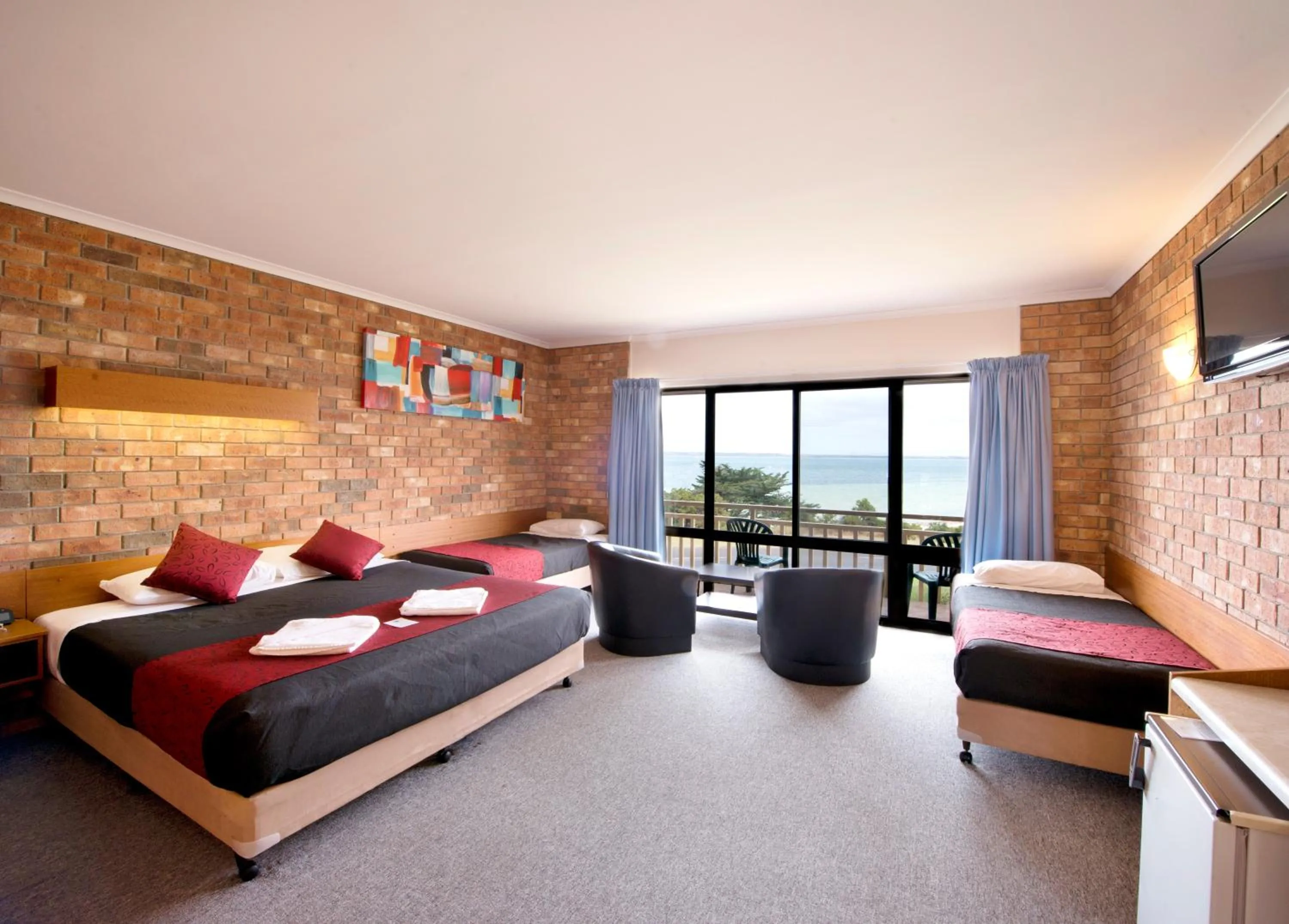Photo of the whole room, Bed in Kangaroo Island Seaside Inn