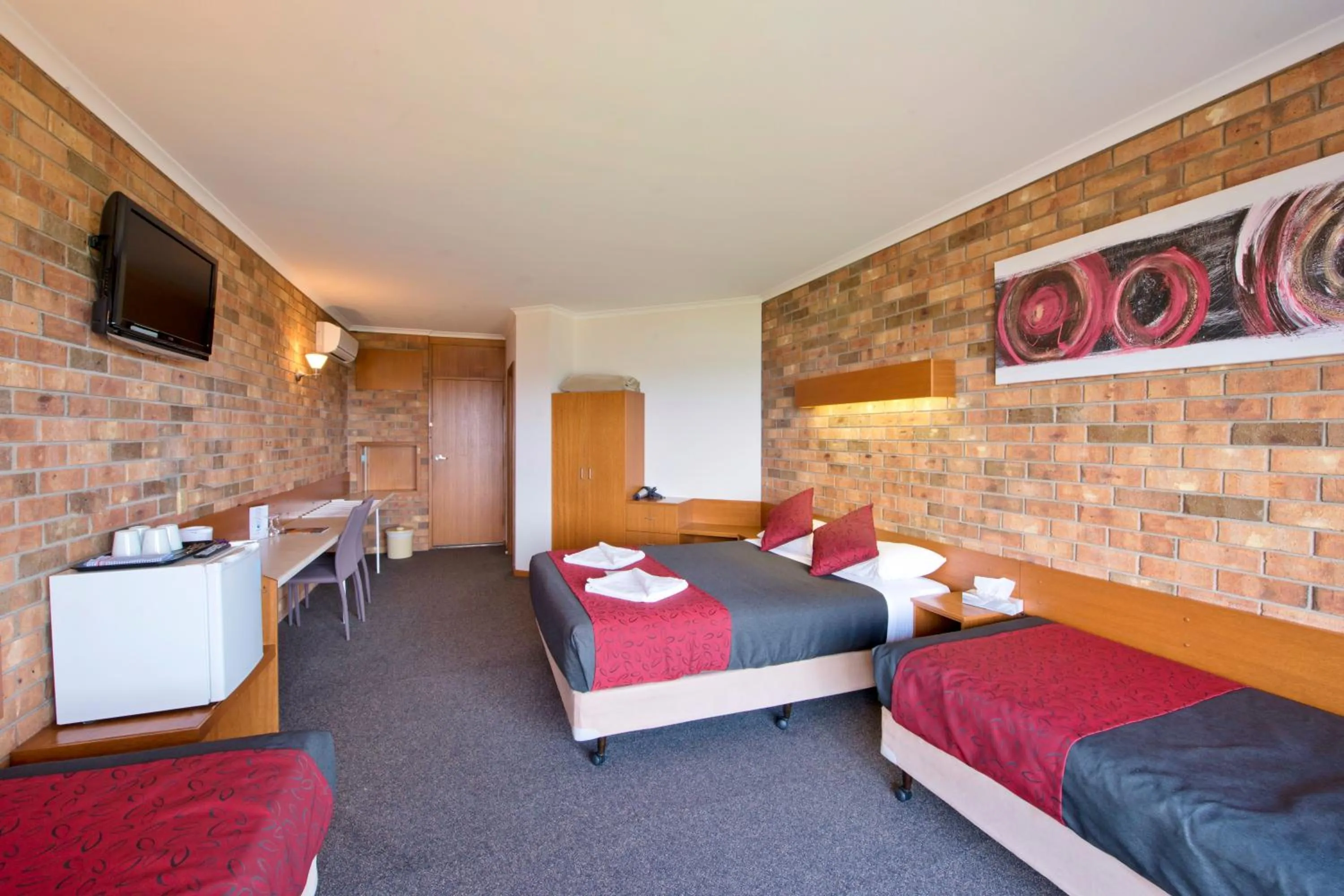 Photo of the whole room, Bed in Kangaroo Island Seaside Inn