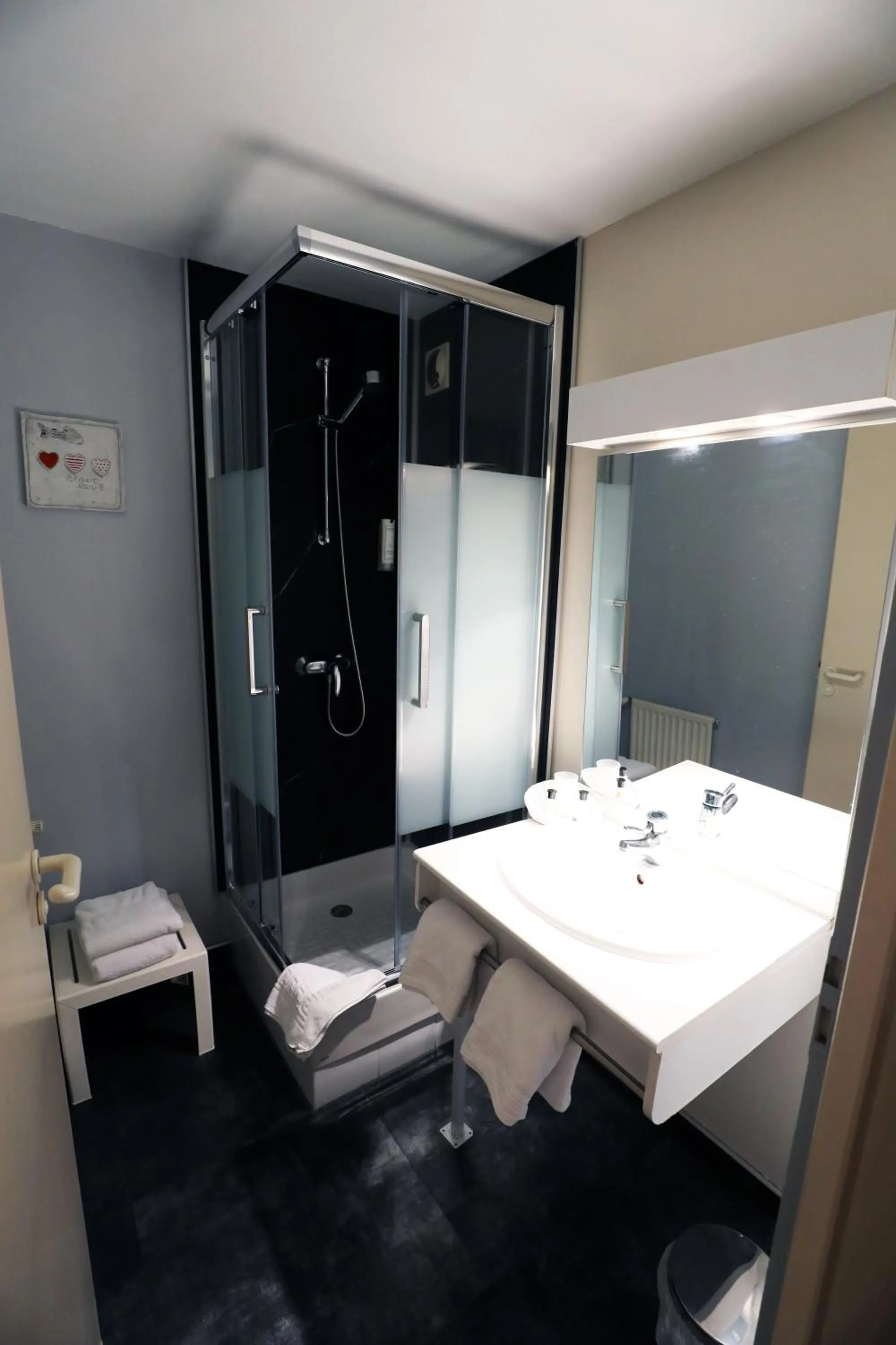 Shower in Logis Le Bourguignon