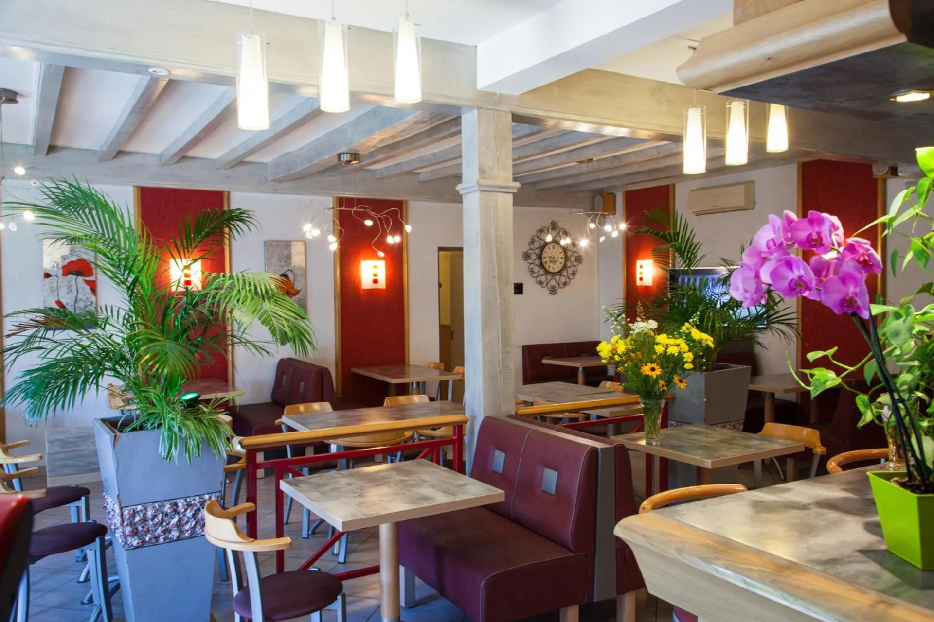 Restaurant/places to eat in Logis Le Bourguignon