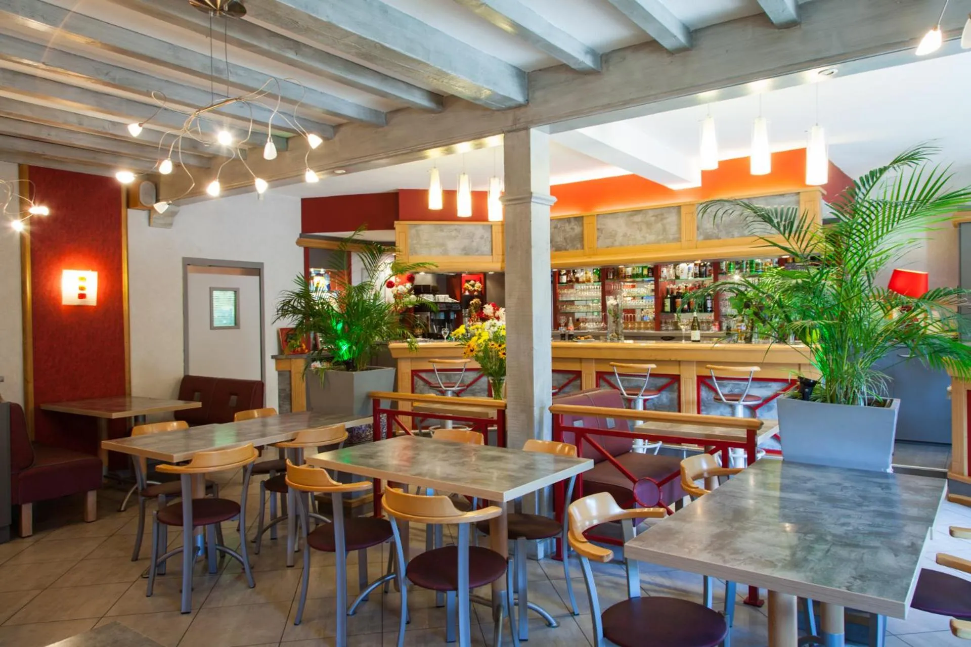 Restaurant/places to eat in Logis Le Bourguignon