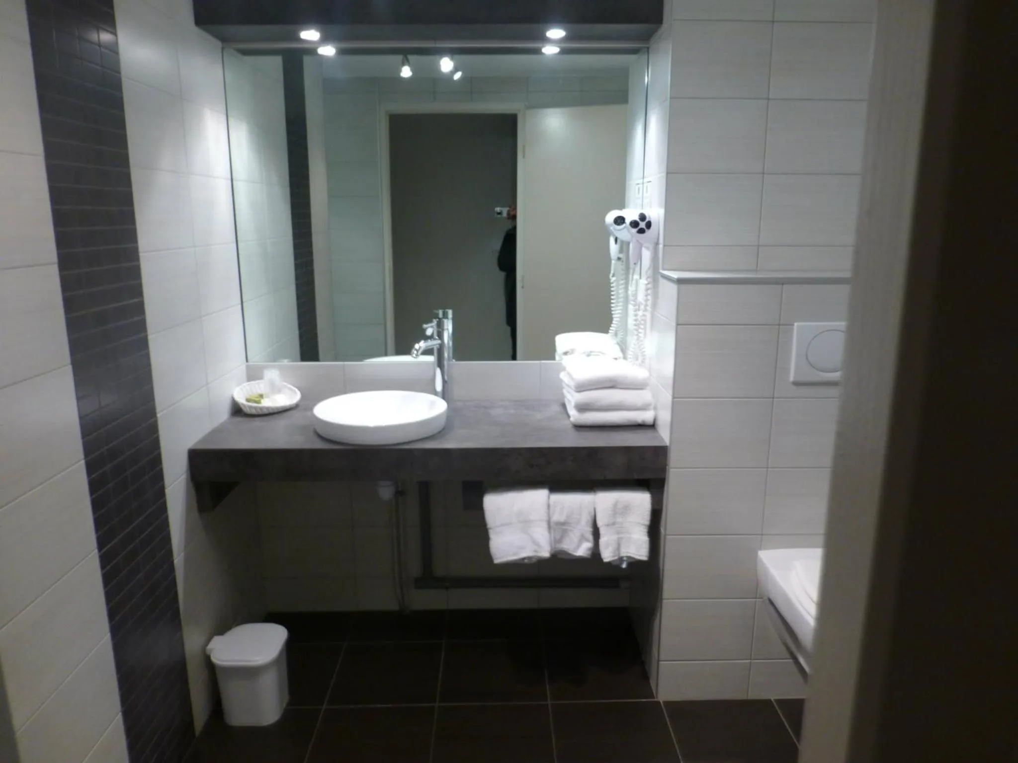 Bathroom in Logis Le Bourguignon