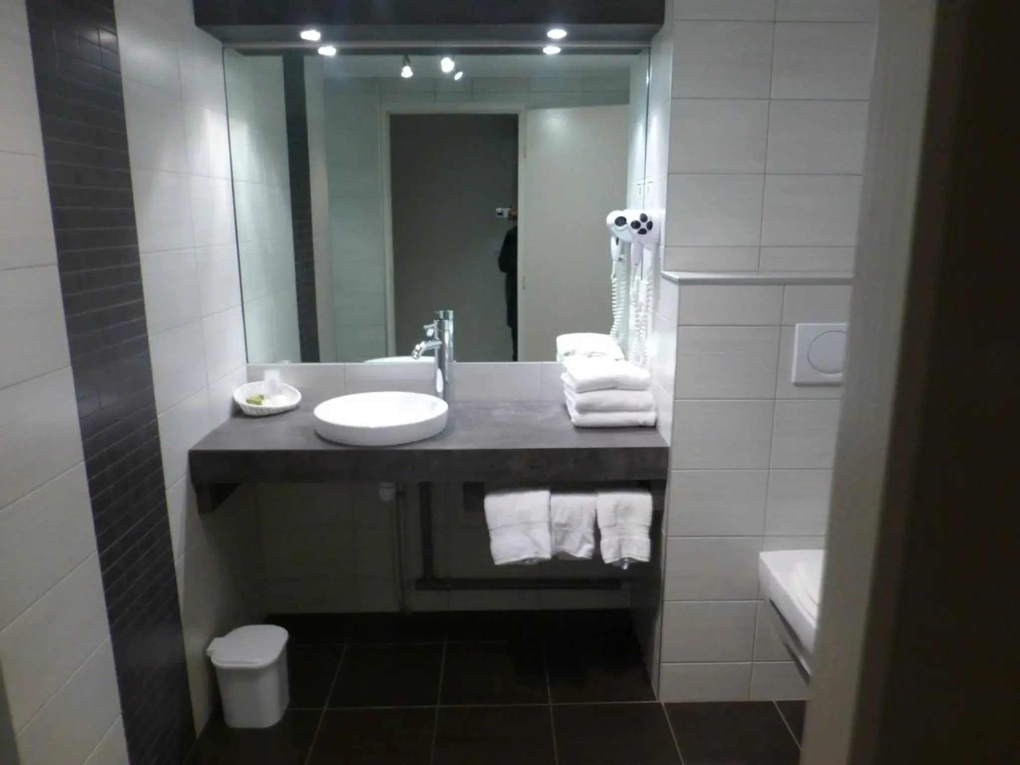 Double Room in Logis Le Bourguignon Double Room in Logis Le Bourguignon