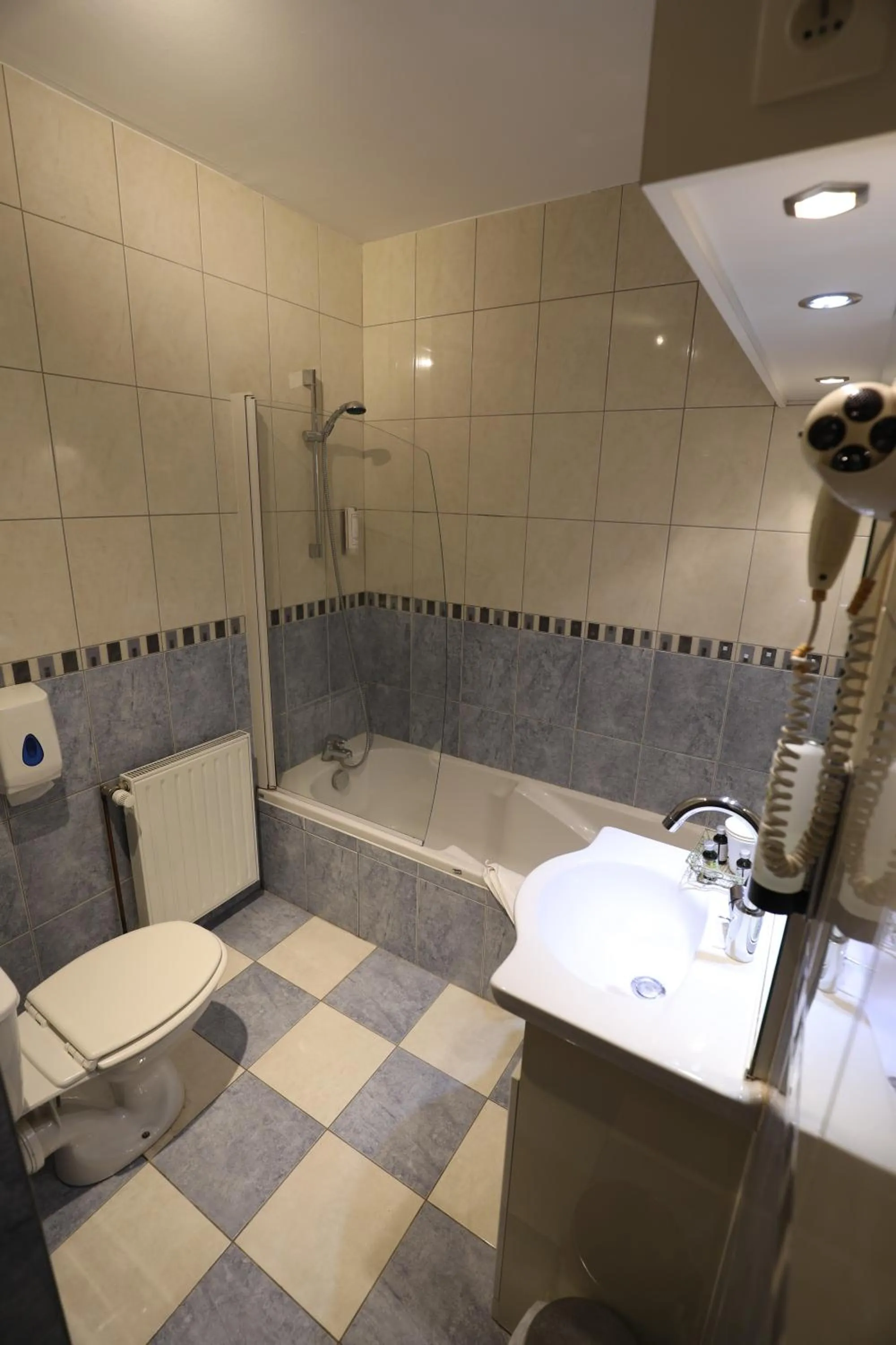 Shower in Logis Le Bourguignon