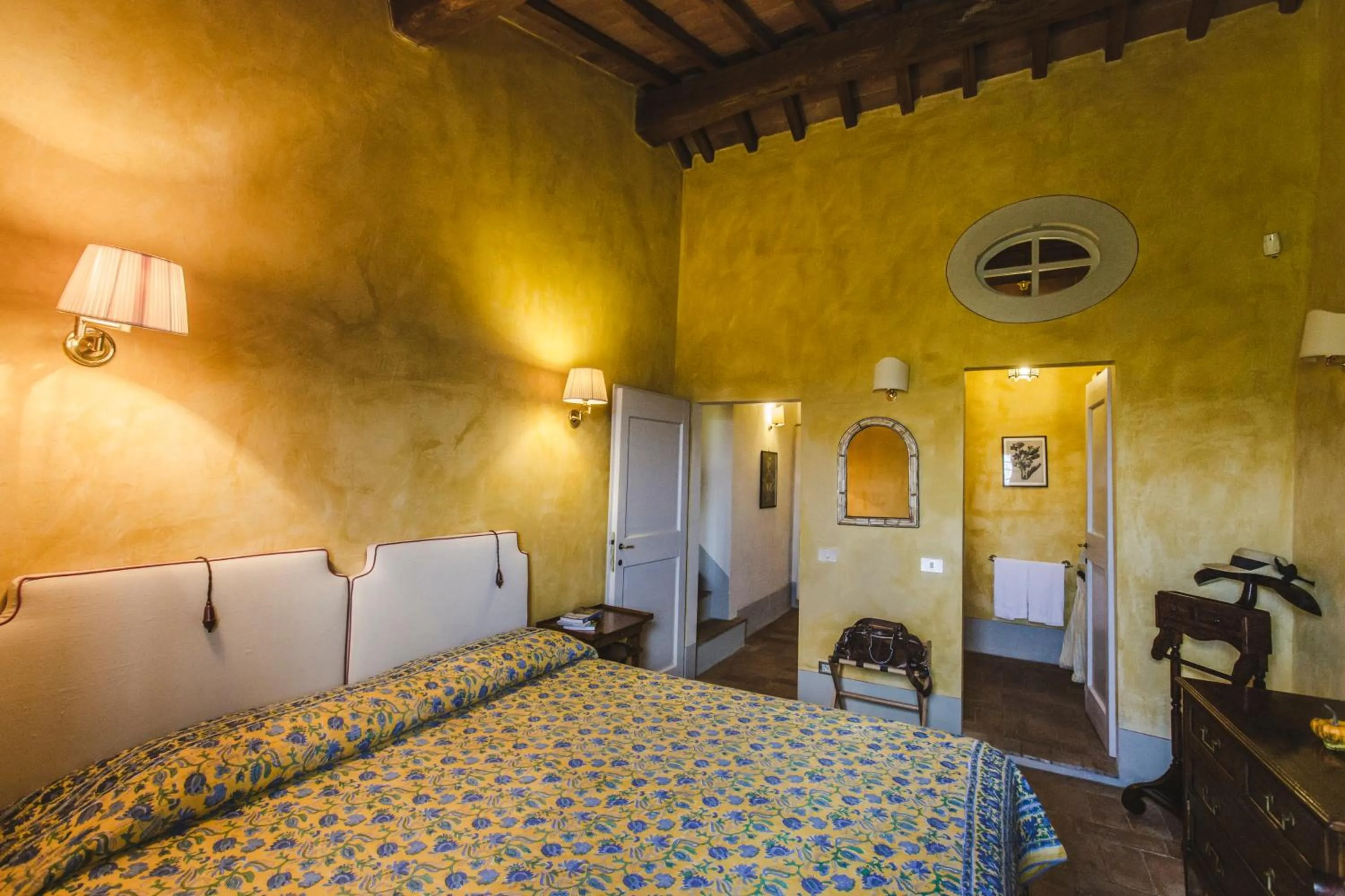 Photo of the whole room, Bed in La Veronica Exclusive Chianti Resort