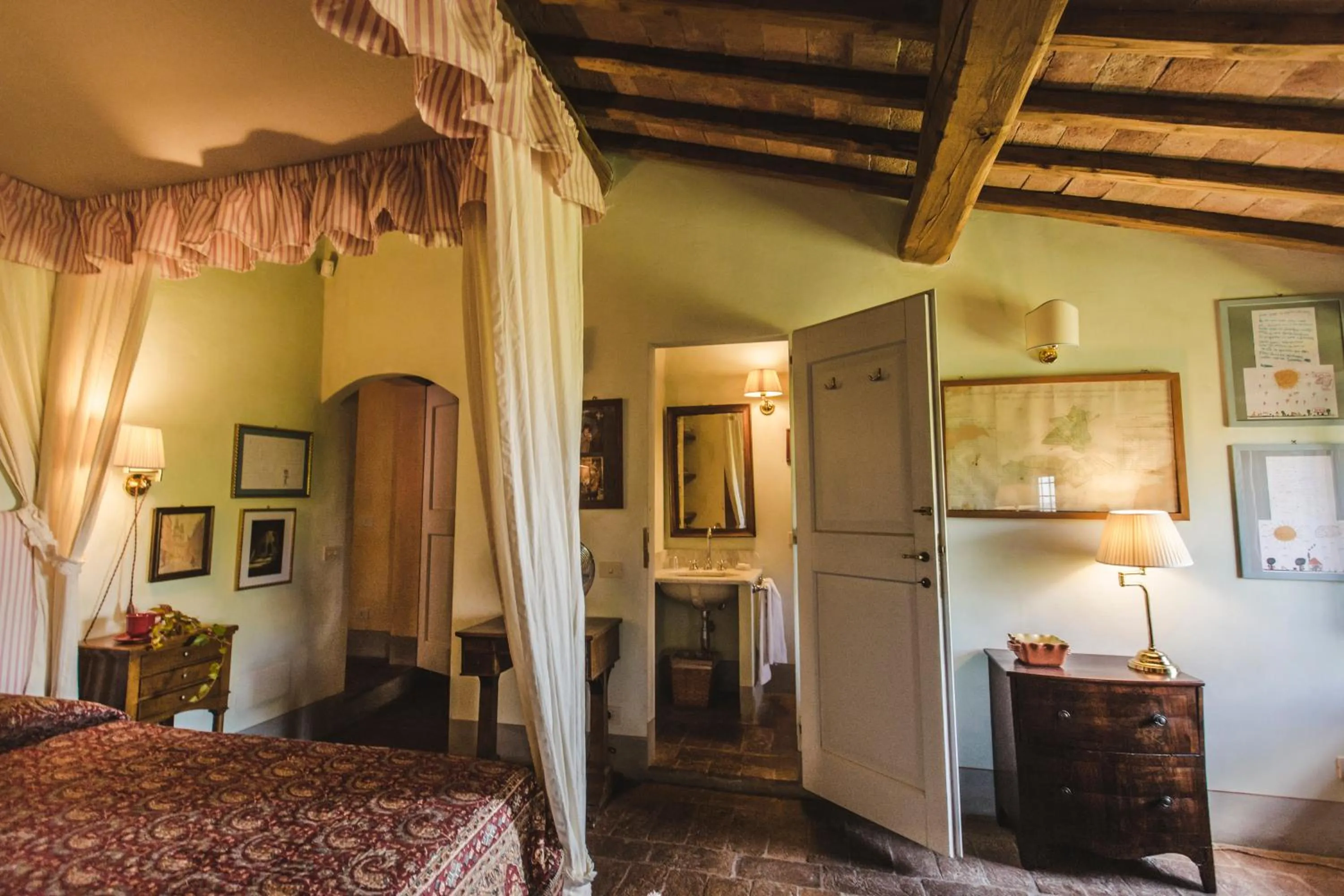 Photo of the whole room, Bed in La Veronica Exclusive Chianti Resort