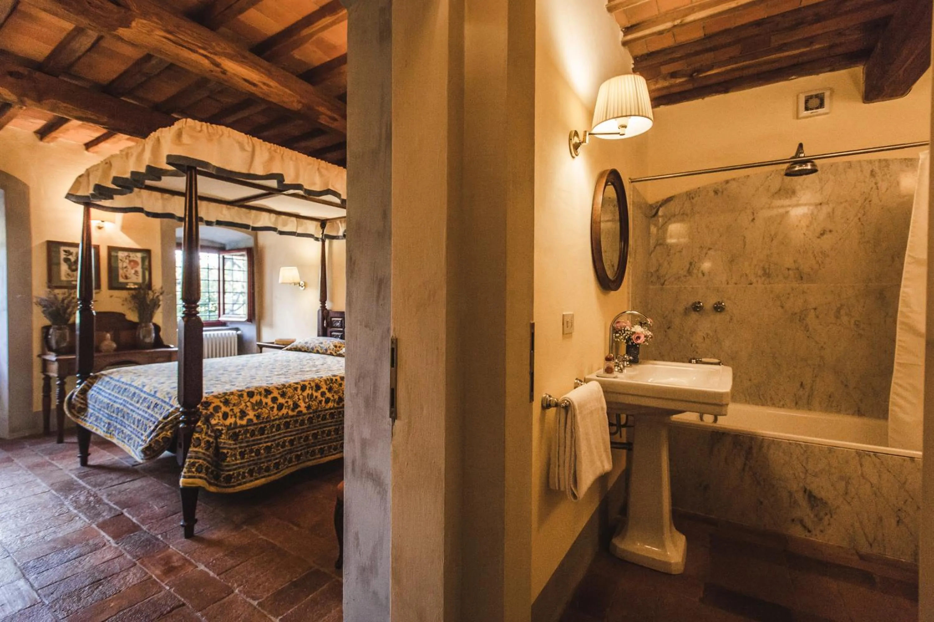 Bathroom, Bed in La Veronica Exclusive Chianti Resort