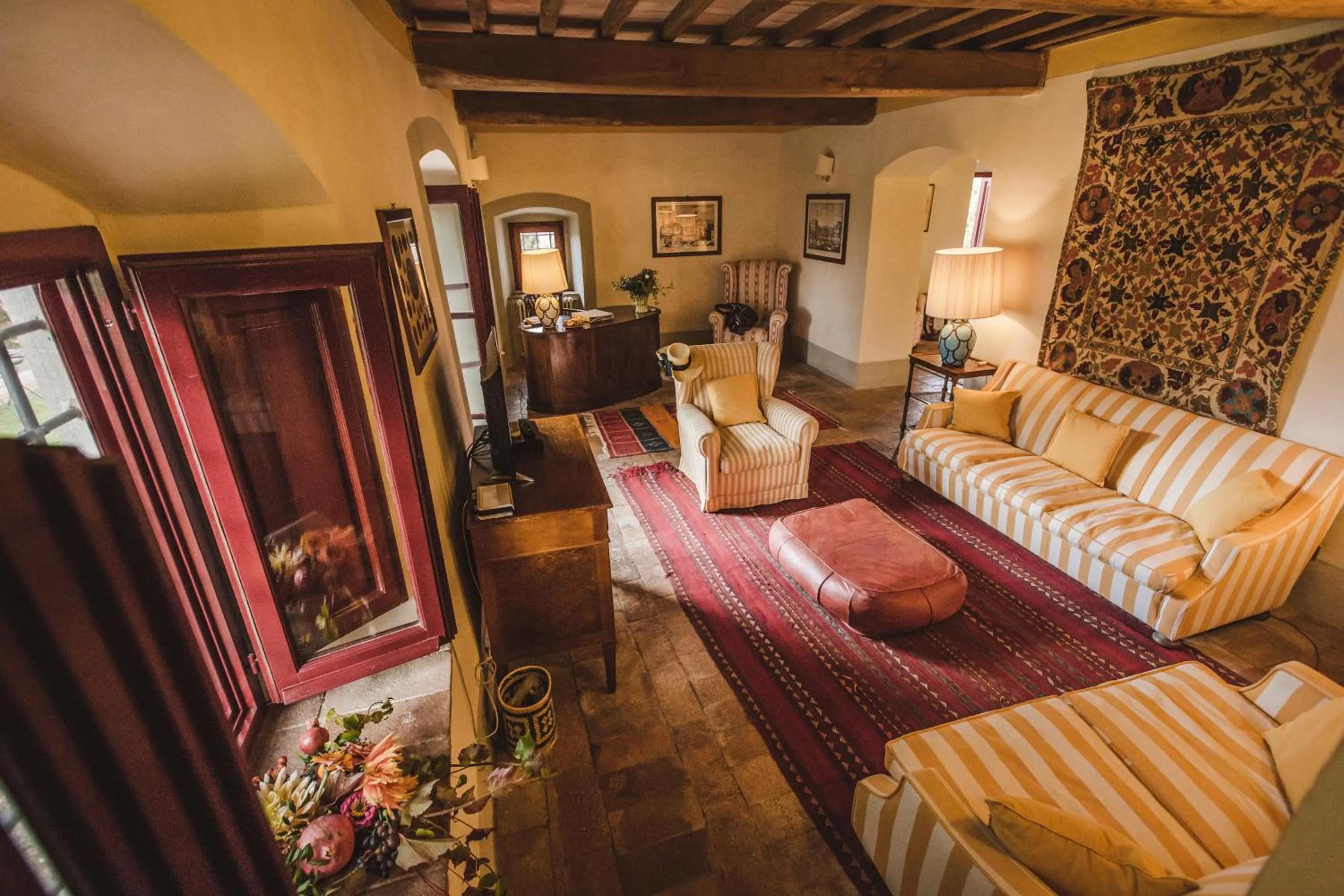 Seating area, Bed in La Veronica Exclusive Chianti Resort